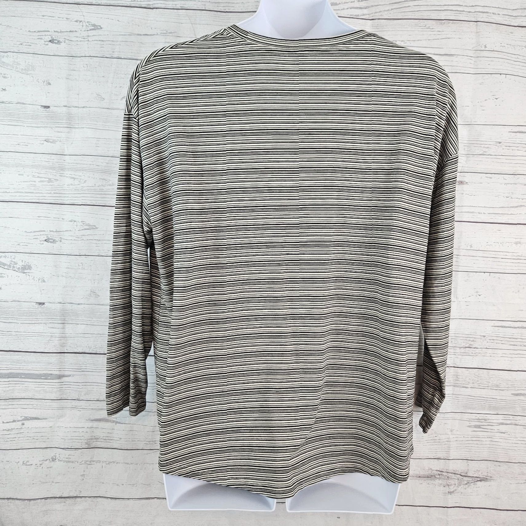 Athleta Athleta Womens Cloudlight Stratus Top 2X Black Striped Long Sleeve Shirt Activewear Womens Size XXL / US 16-18 / IT 52-54 - 3 Thumbnail
