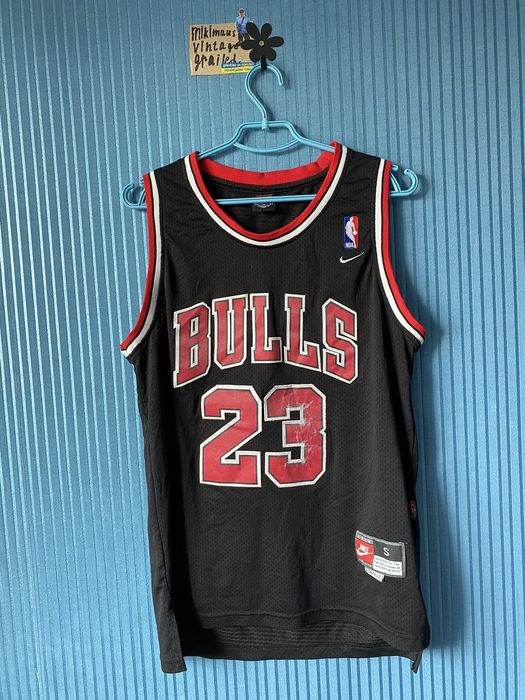 VINTAGE 90S NIKE CHICAGO BULLS JORDAN #23 JERSEY Made in Korea SIZE M