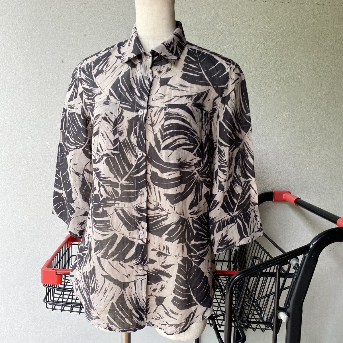 Max Mara Max Mara WEEKEND Beige Leaf Print Button-Up Shirt Size XS / US 0-2 / IT 36-38 - 19 Thumbnail