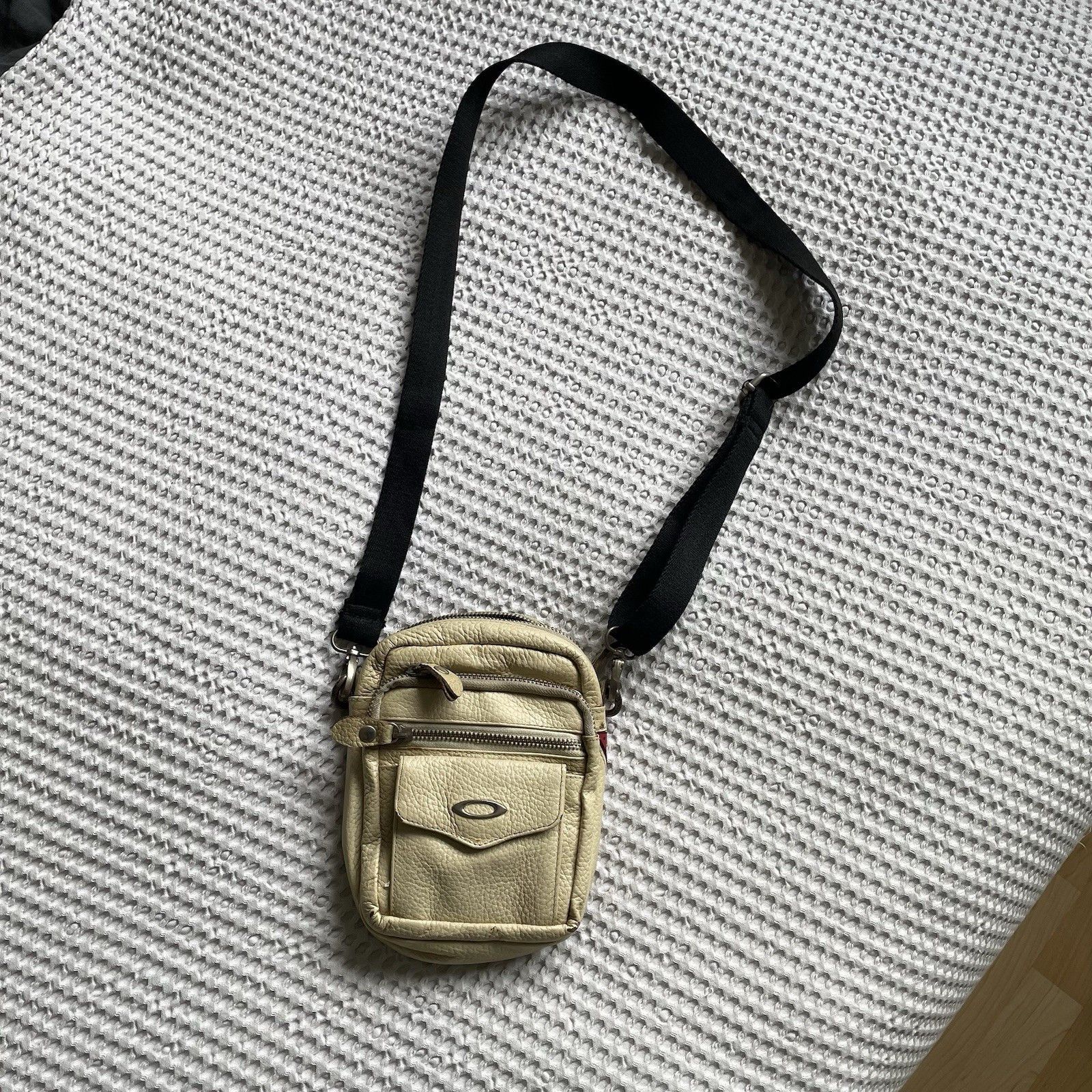 Oakley Vintage Oakley Leather Bum Bag Side Messenger Shoulder Size ONE SIZE - 5 Thumbnail