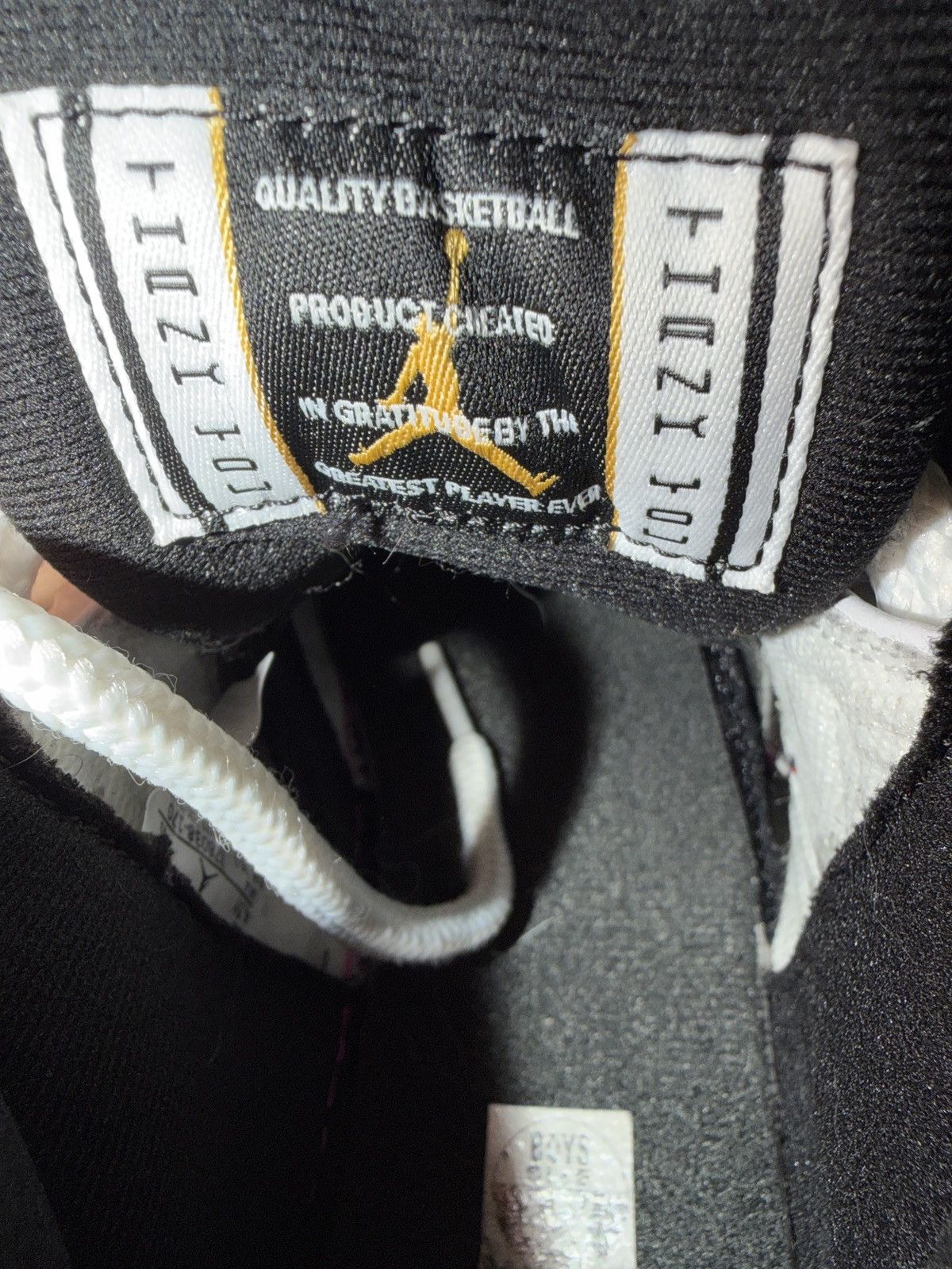 Jordan Brand Air Jordan 11 Retro (GS) Size 4.5Y WHITE/METALLIC GOLD-BLACK Size US 6 / IT 36 - 7 Thumbnail