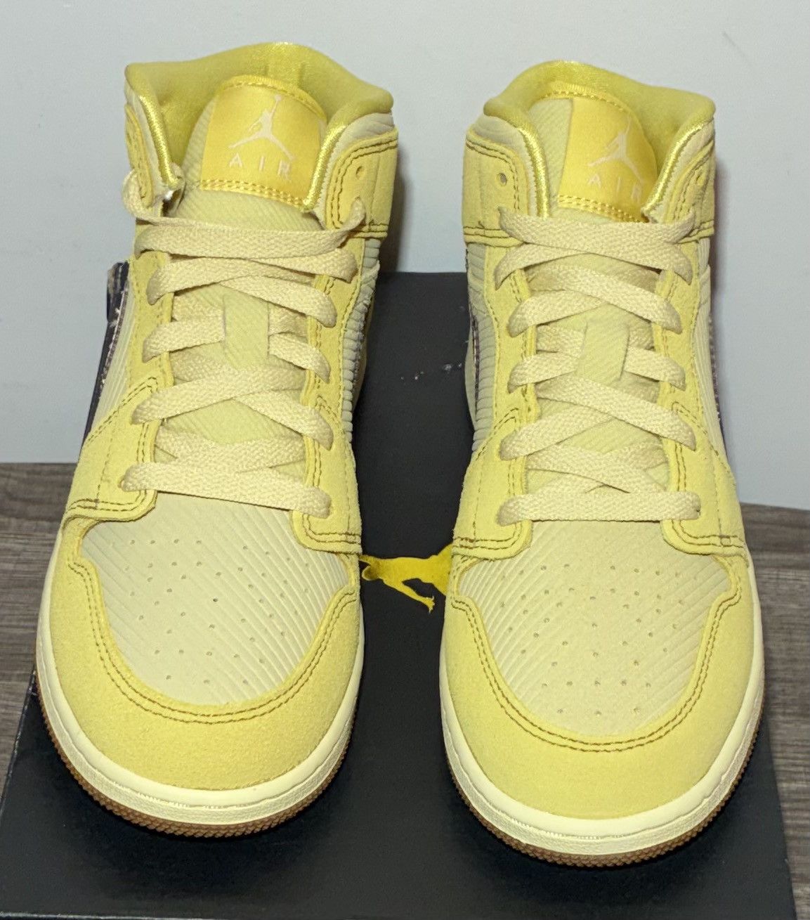 Jordan Brand Size 6Y - Air Jordan 1 Mid SE French Fries (GS) Size US 6 / EU 39 - 2 Thumbnail