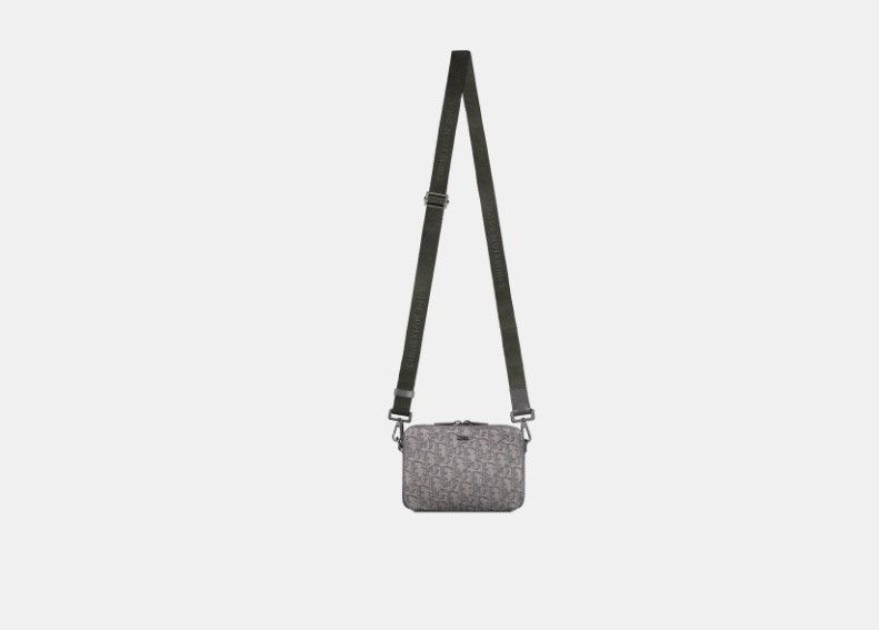 o1w1db10424 Size: OS Zipped Pouch in Ruthenium