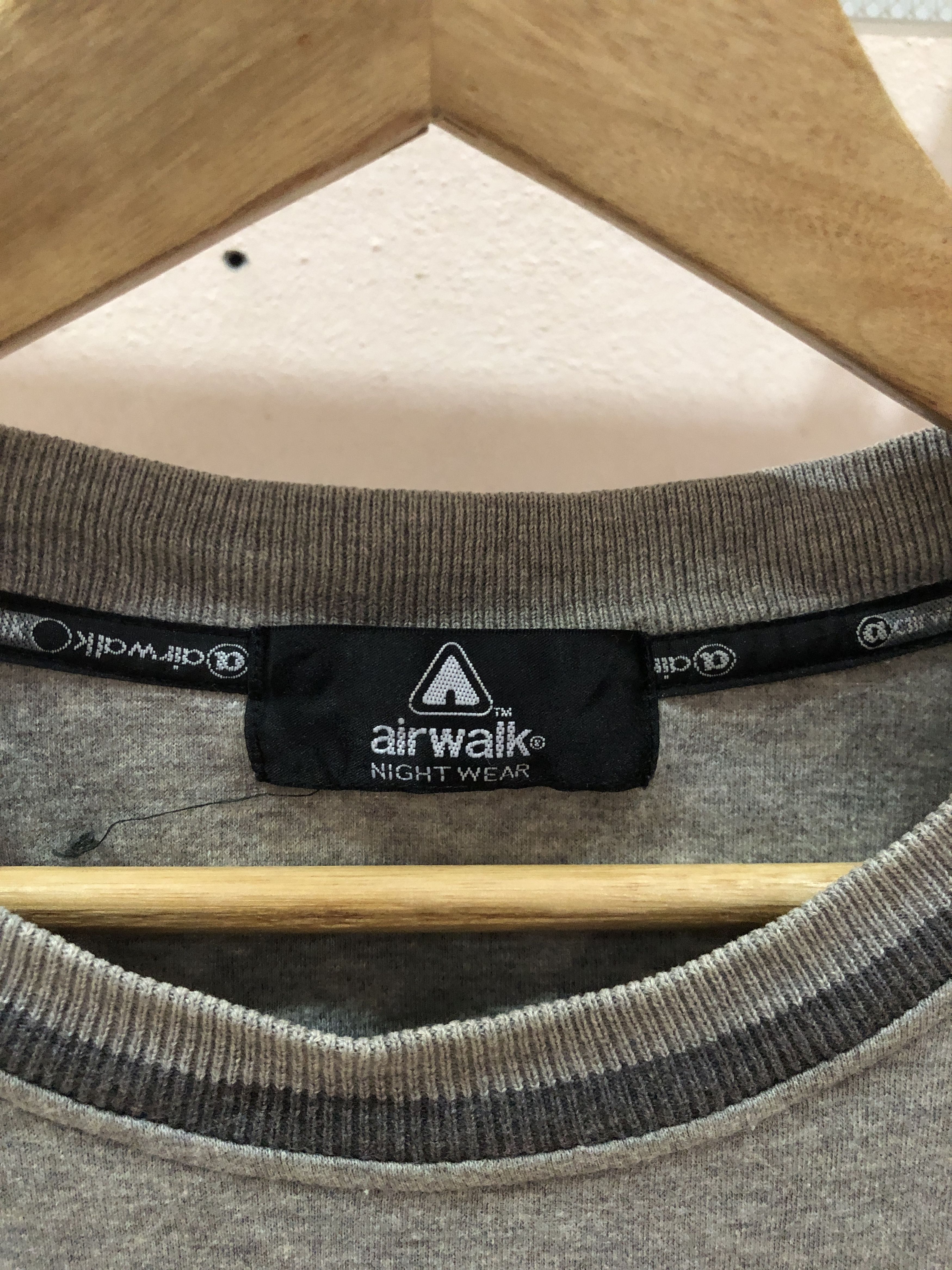 Airwalk Vintage Airwalk Crewneck Swetshirts Size US L / EU 52-54 / 3 - 6 Thumbnail