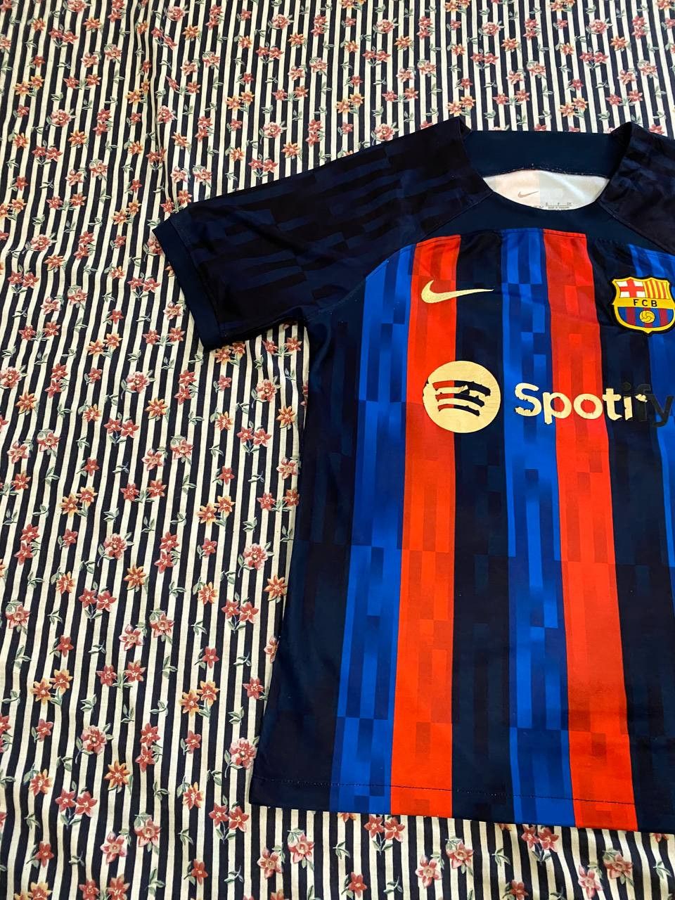 Nike Vintage Nike FC Barcelona 2022/2023 Jersey Size S Size US S / EU 44-46 / 1 - 7 Thumbnail