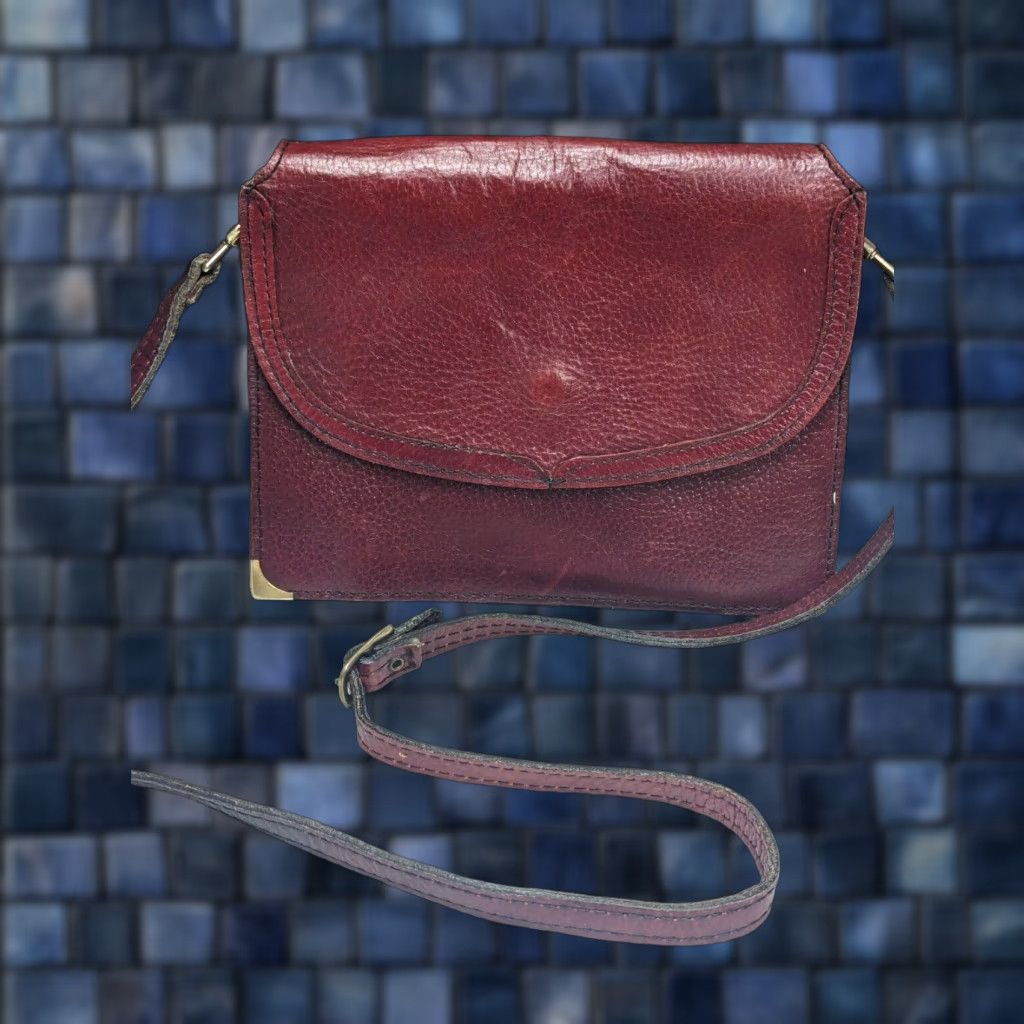 Vintage VINTAGE Fiocchi Italy Crossbody Bag Leather Bordeaux Red Women Medium Brown Leather Strap 16.5" Drop, Snap Closure, Classic, Travel, Casual, Business Size ONE SIZE - 1 Thumbnail