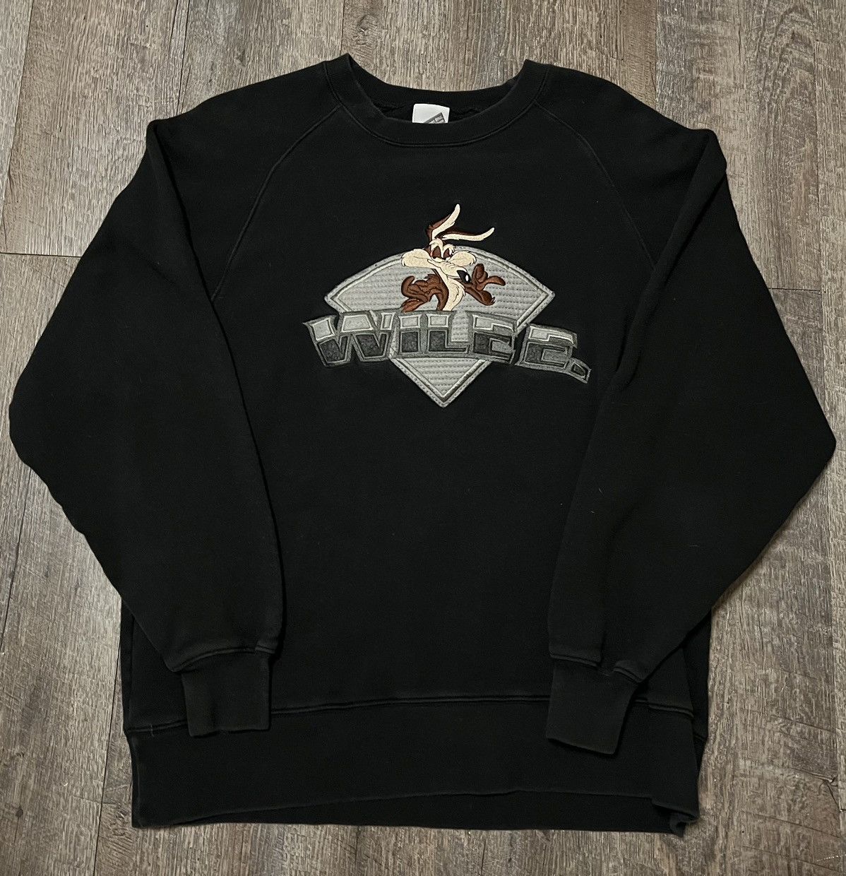 Vintage × Warner Bros Vintage Warner Bros Looney Tunes Wile e Coyote Sweater Size US L / EU 52-54 / 3 - 1 Thumbnail