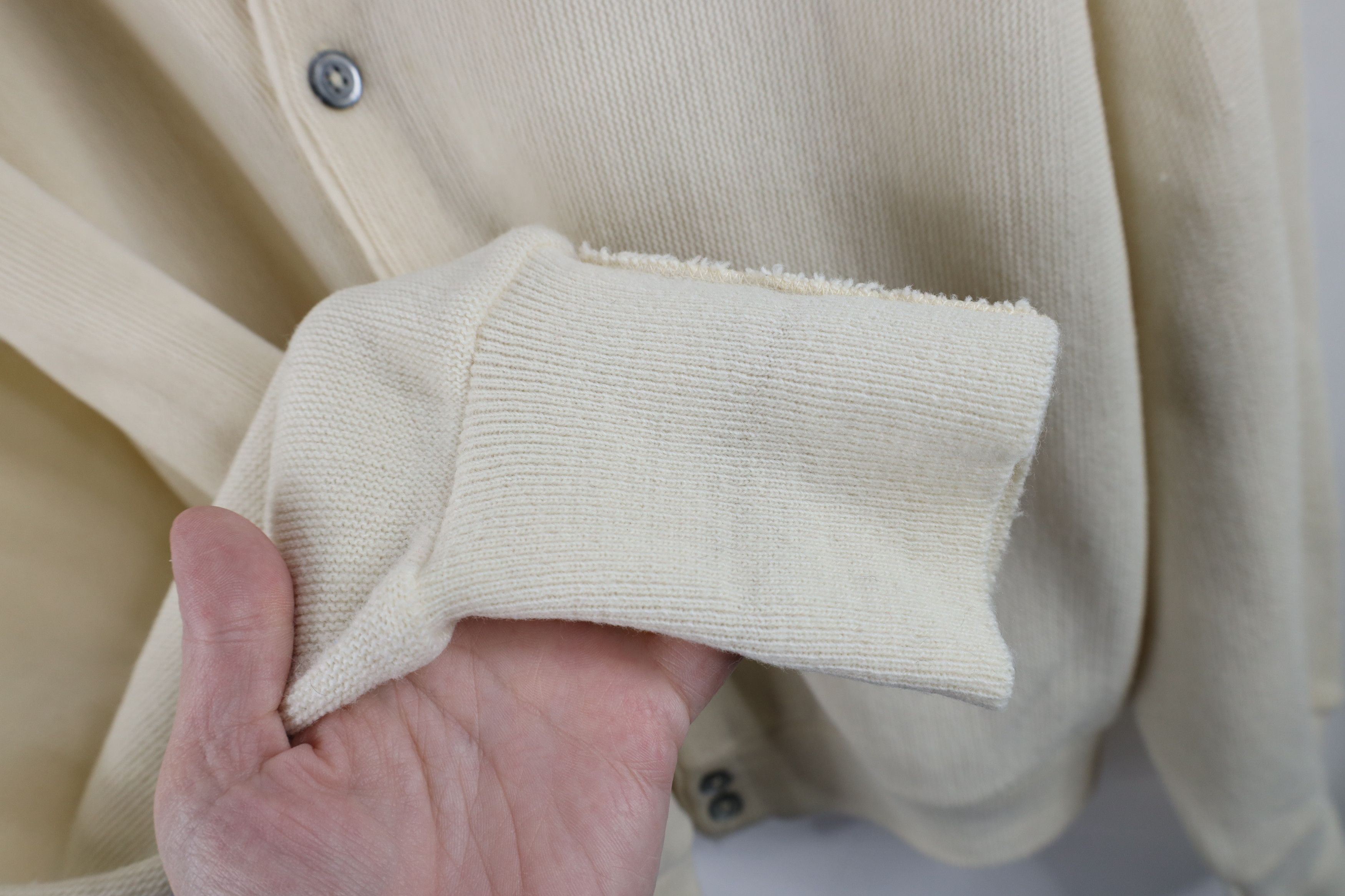 Izod × Vintage Vintage 90s Izod Spell Button Cardigan Sweater Cream USA Size US M / EU 48-50 / 2 - 8 Thumbnail