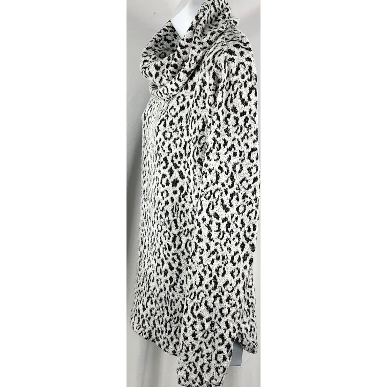 Croft & Barrow Croft Barrow Fuzzy Cowl Neck Sweater L Wht/Blk Leopard Sherpa Y2K Cozy Cottage Knit Pullover Women Leopard 90s Vintage style Size L / US 10 / IT 46 - 2 Thumbnail