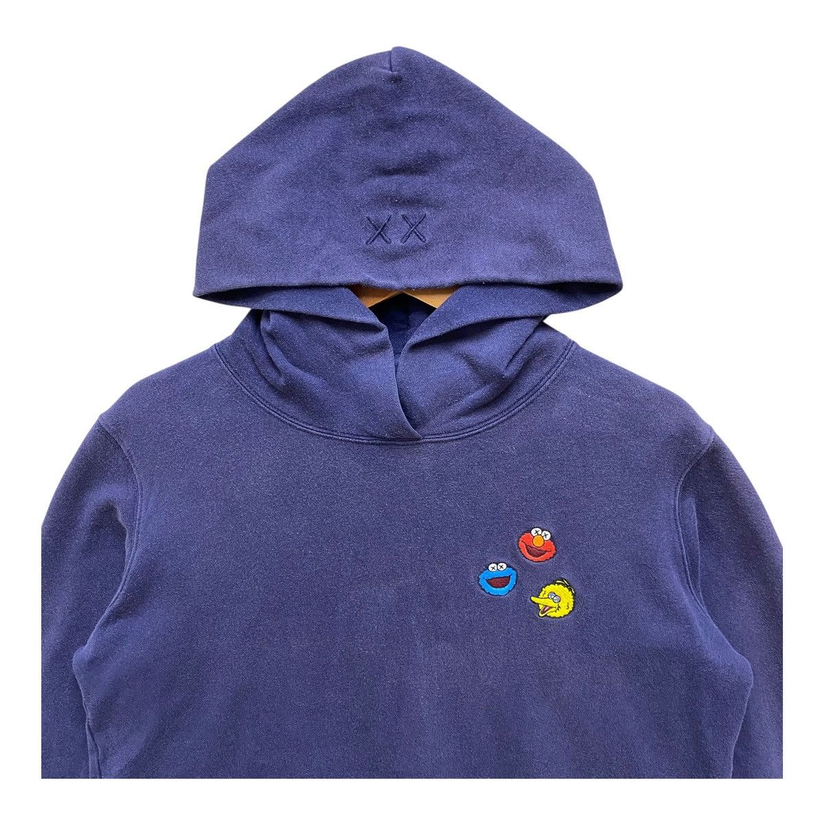 Kaws × Uniqlo KAWS UT Sesame Street Hoodie Blue Embroidered Characters L Size US L / EU 52-54 / 3 - 2 Thumbnail