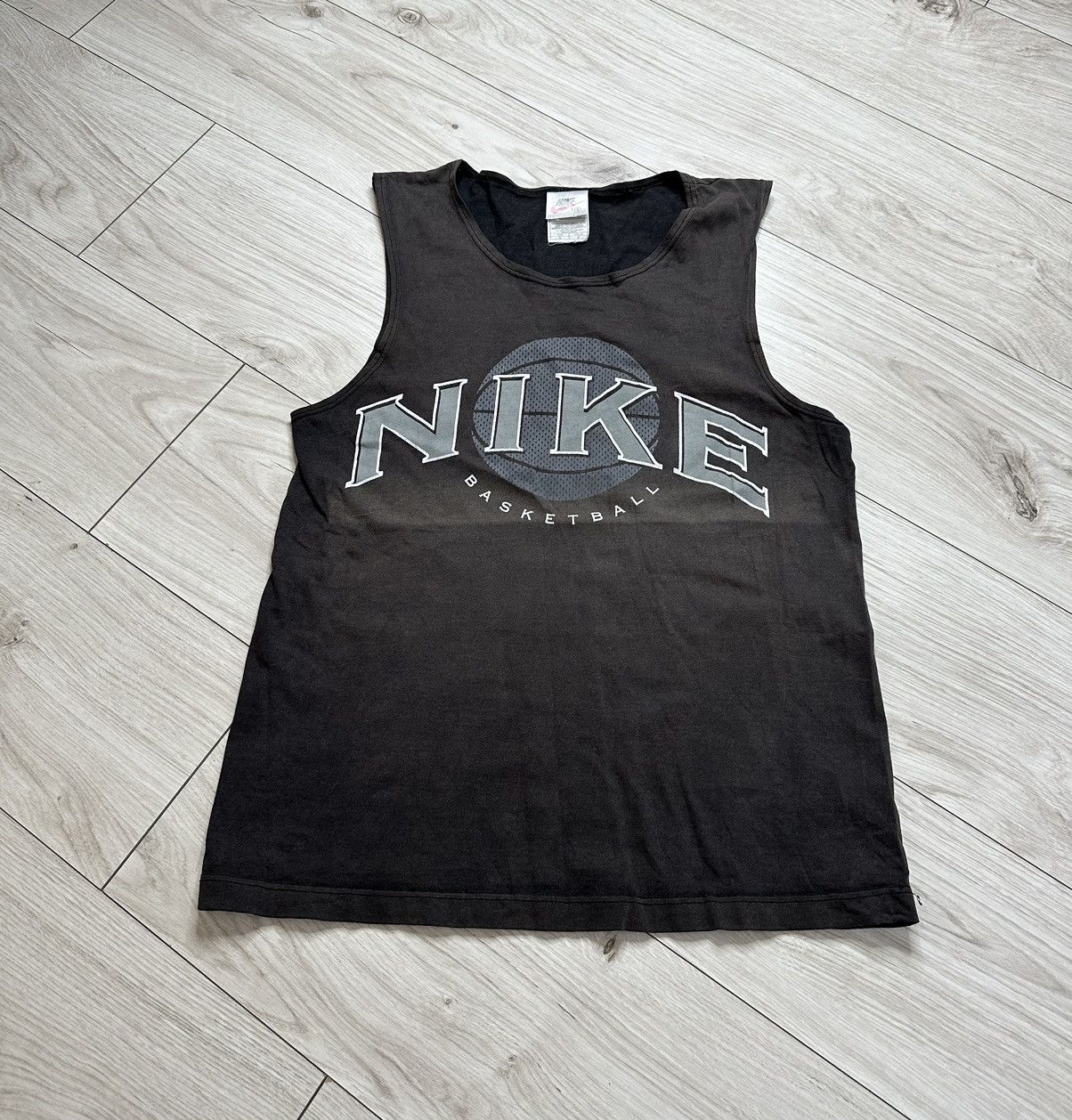 Vintage Vintage 90s Nike Basketball Tank Top T Shirt Size US S / EU 44-46 / 1 - 1 Thumbnail