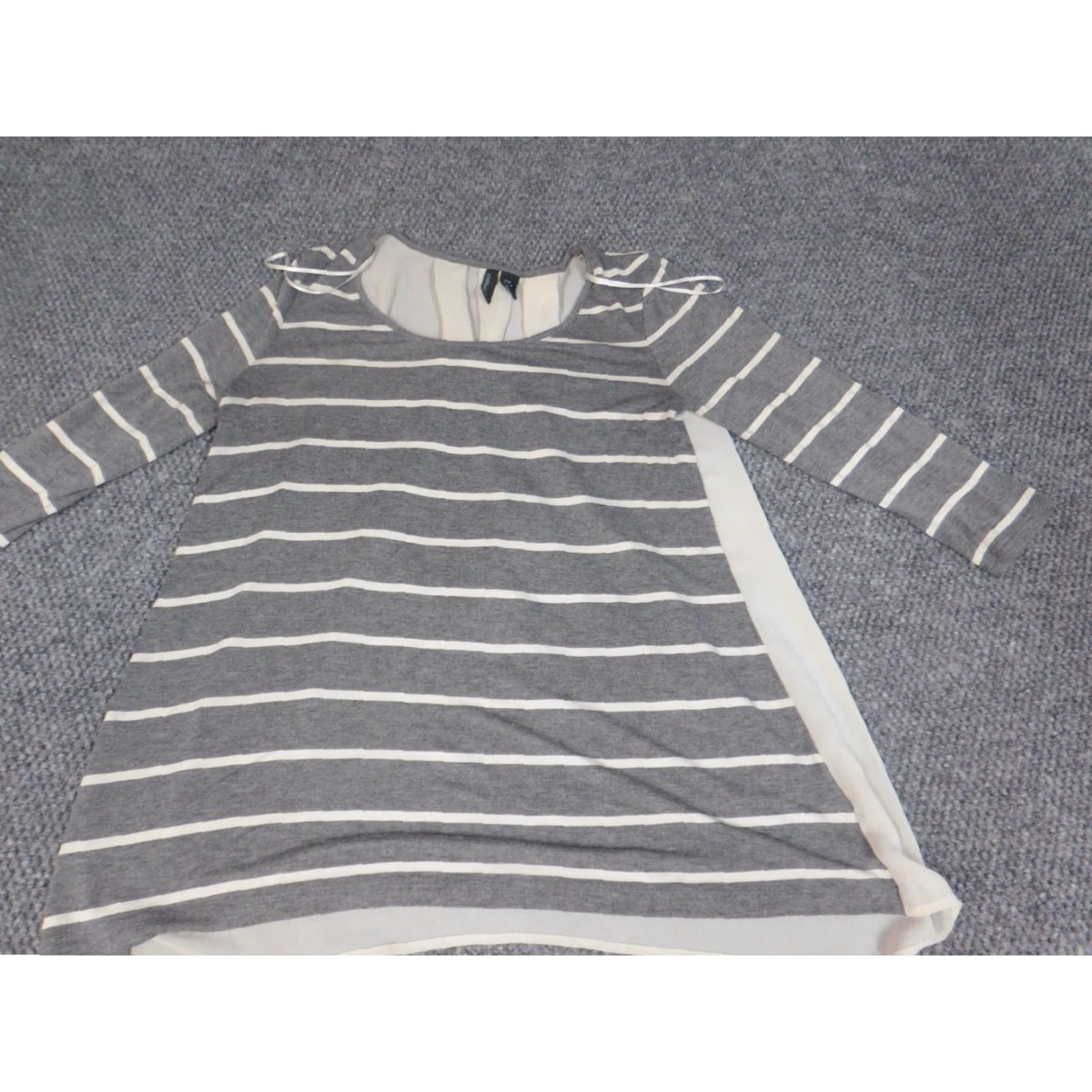 Cynthia Rowley Cynthia Rowley Blouse M Gray Striped Rayon Crew Neck Long Sleeve Cap Sleeve Casual Regular Women M Size M / US 6-8 / IT 42-44 - 3 Thumbnail