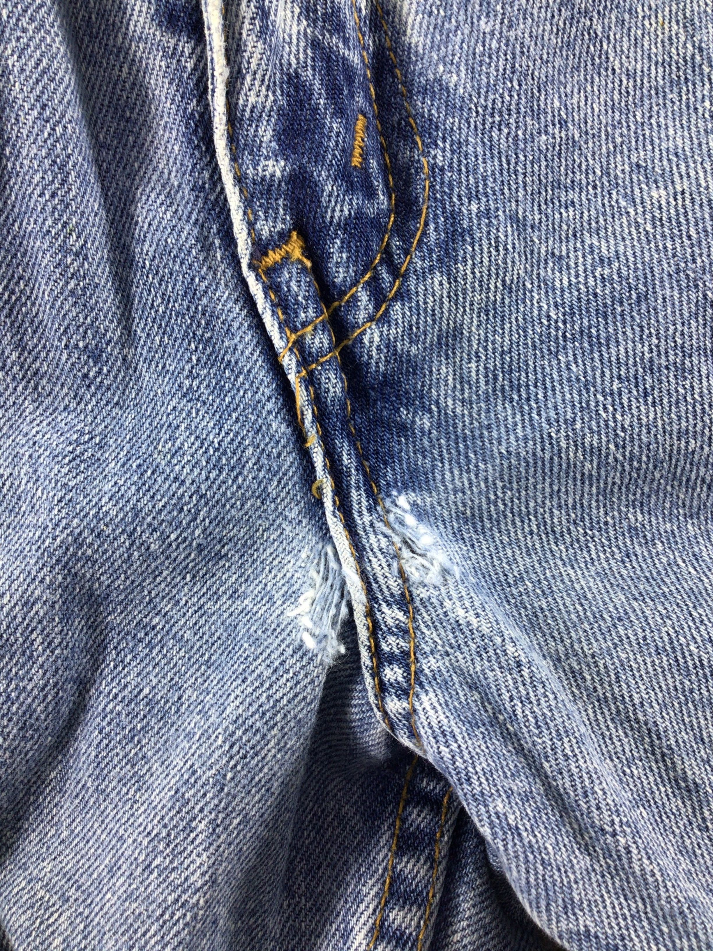 Levi's Vintage Levis 560 Jeans Faded Blue Denim -J464 Size US 37 - 7 Thumbnail