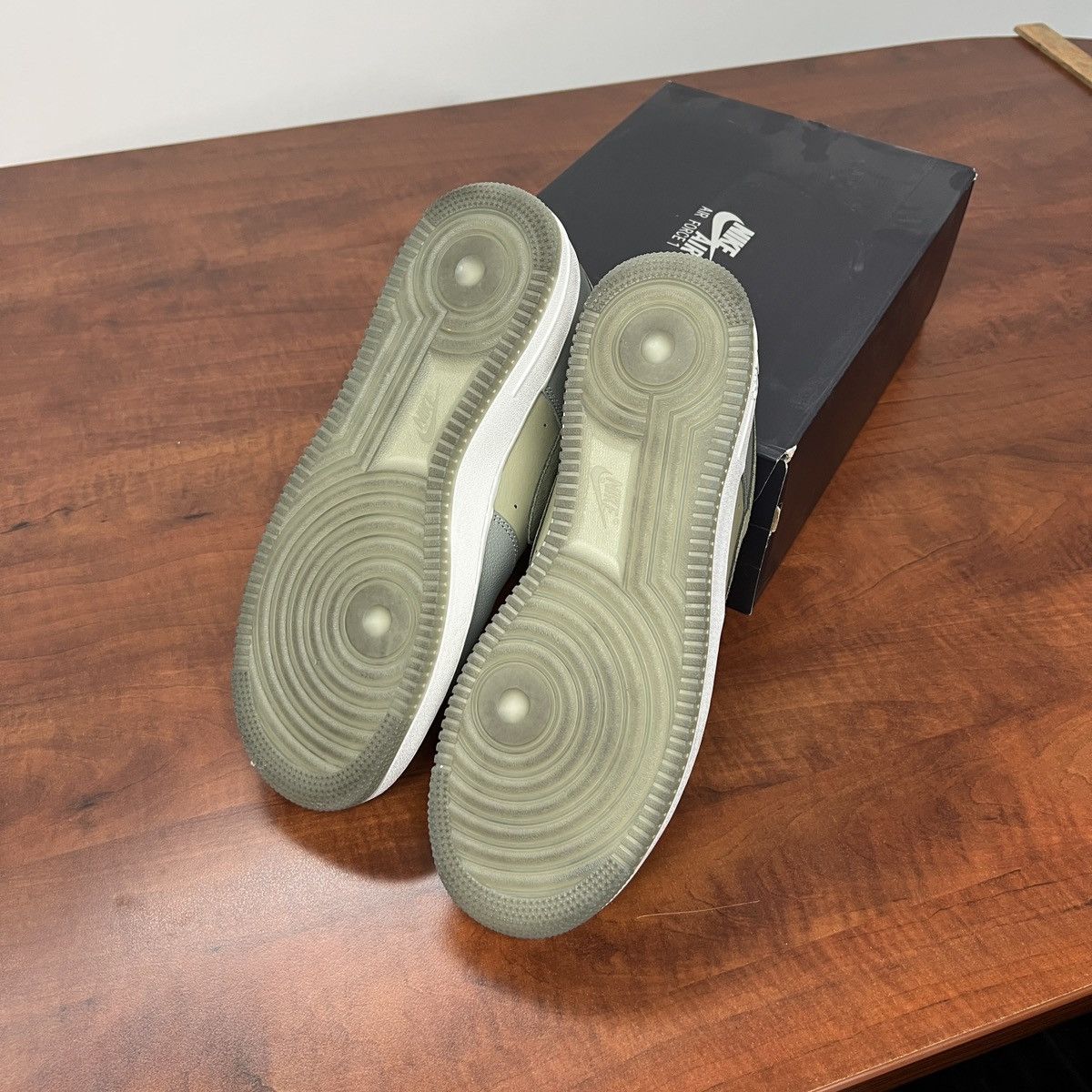 Nike NEW Nike Air Force 1 07 LV8 Stucco Olive Green Size US 10.5 / EU 43-44 - 7 Thumbnail