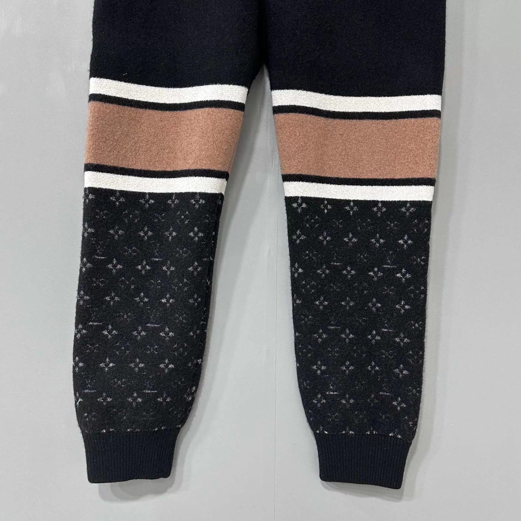 Louis Vuitton LV Monogram light washed wool knit sweatpants S Size US 29 - 4 Thumbnail