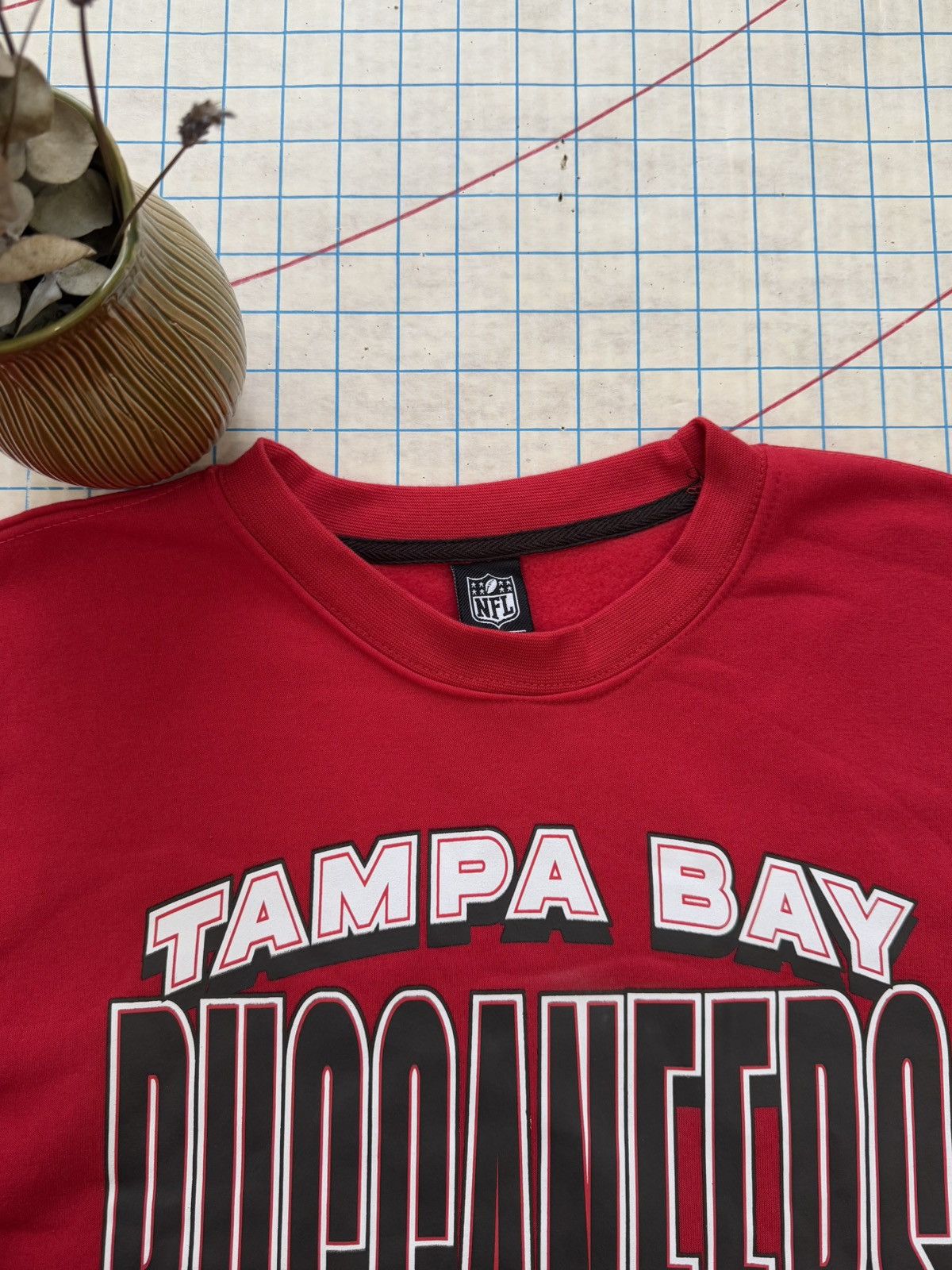 NFL NWOT NFL Team Apparel Tampa Bay Buccaneers Crewneck Large Size US L / EU 52-54 / 3 - 6 Thumbnail