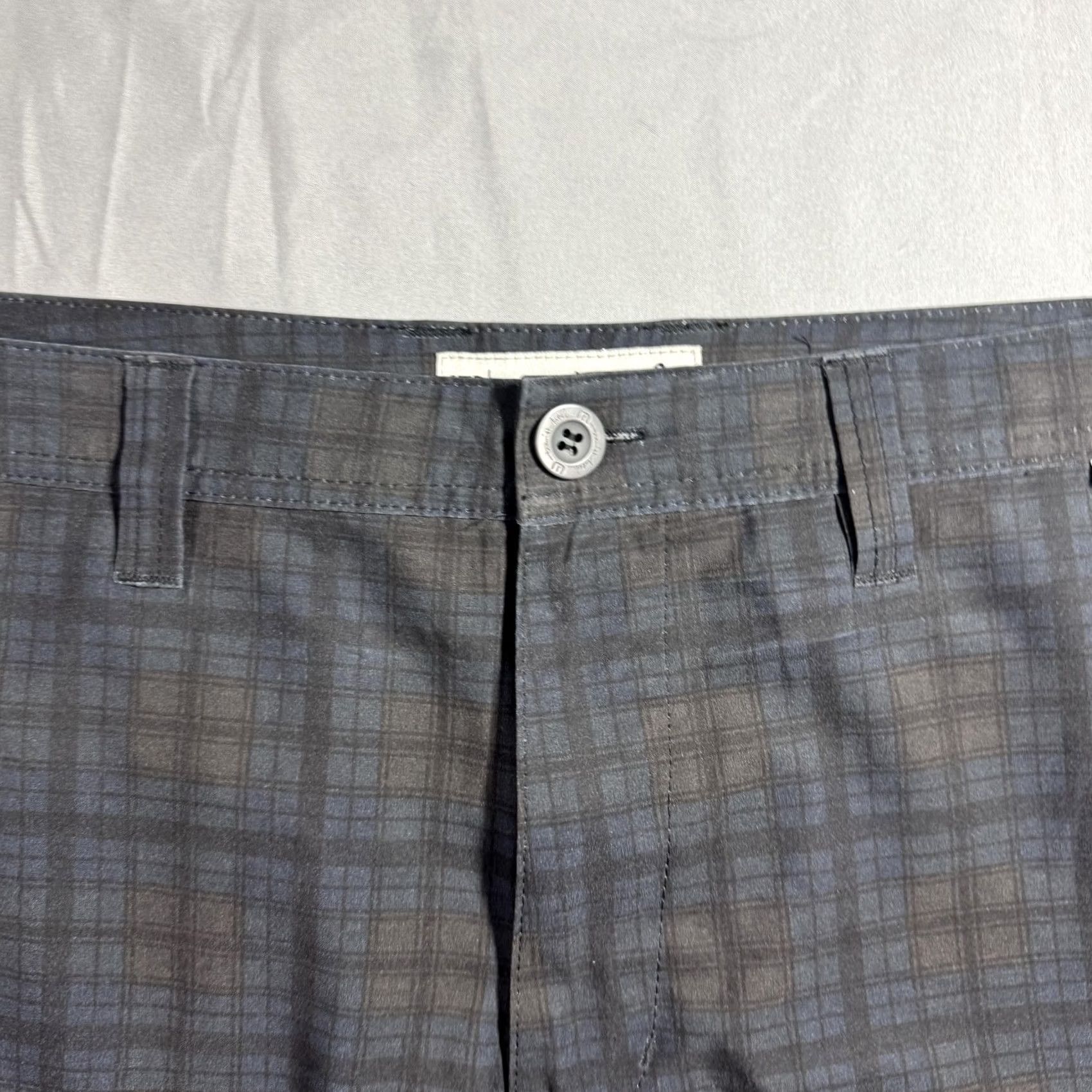 TravisMathew Travis Mathew Shorts Mens 36 Gray Plaid Golf Chino Stretch Performance Casual Regular Front Flat Front Pockets Belt Loops Travel Inseam 11in Size US 36 / EU 52 - 2 Thumbnail