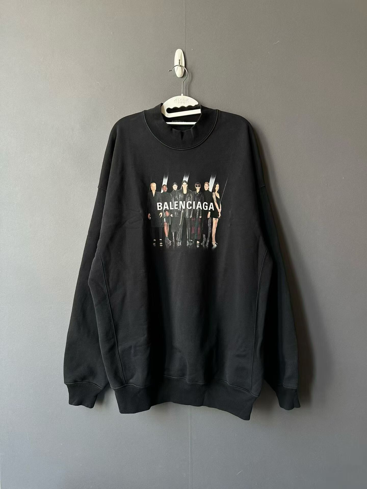 Balenciaga Balenciaga Black Portrait Sweatshirt Size US S / EU 44-46 / 1 - 1 Thumbnail