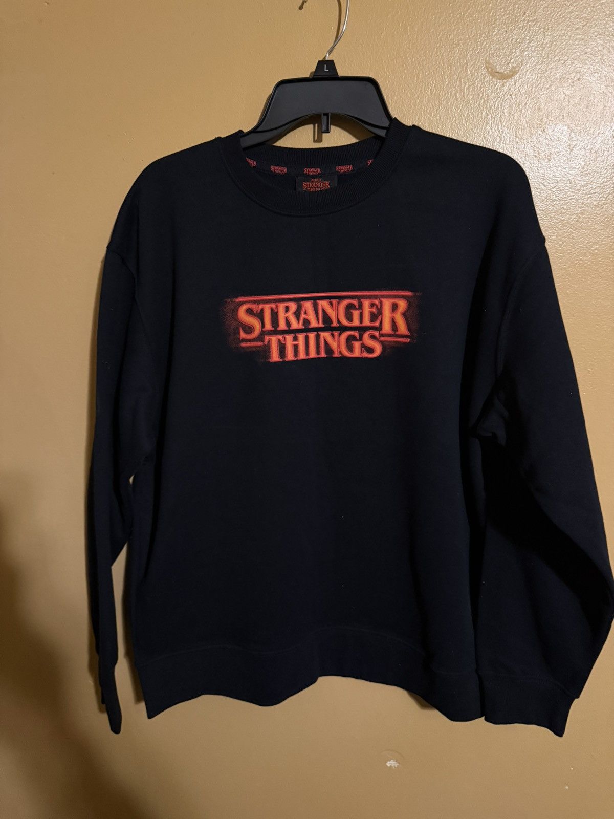 Primark Primark Black and Red Stranger Things Crewneck Sweater sm Size US M / EU 48-50 / 2 - 1 Thumbnail