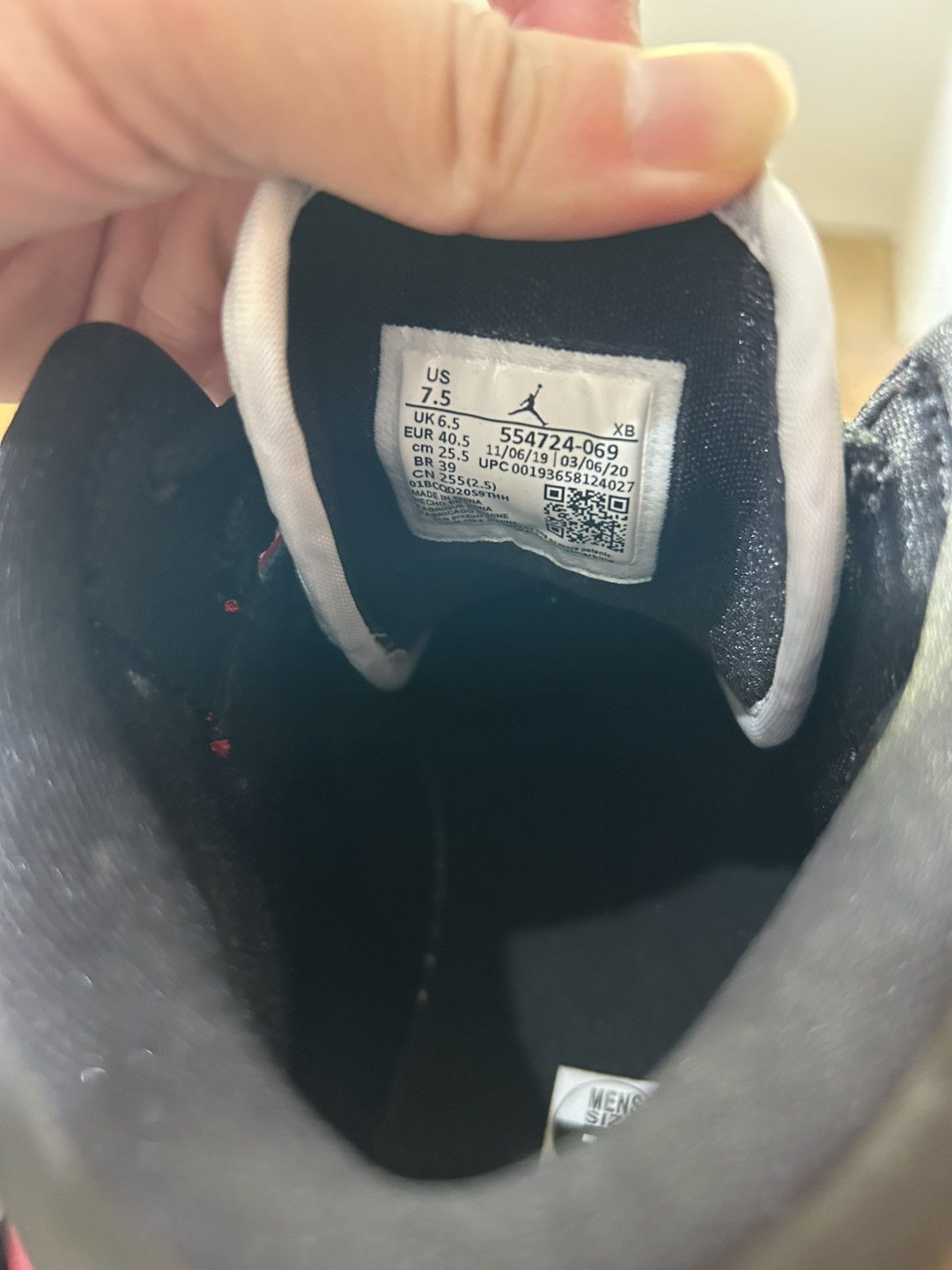 Jordan Brand Jordan 1 Mid Chicago Toe Black/Gym Red 554724 069 Size US 7.5 / EU 40-41 - 9 Thumbnail