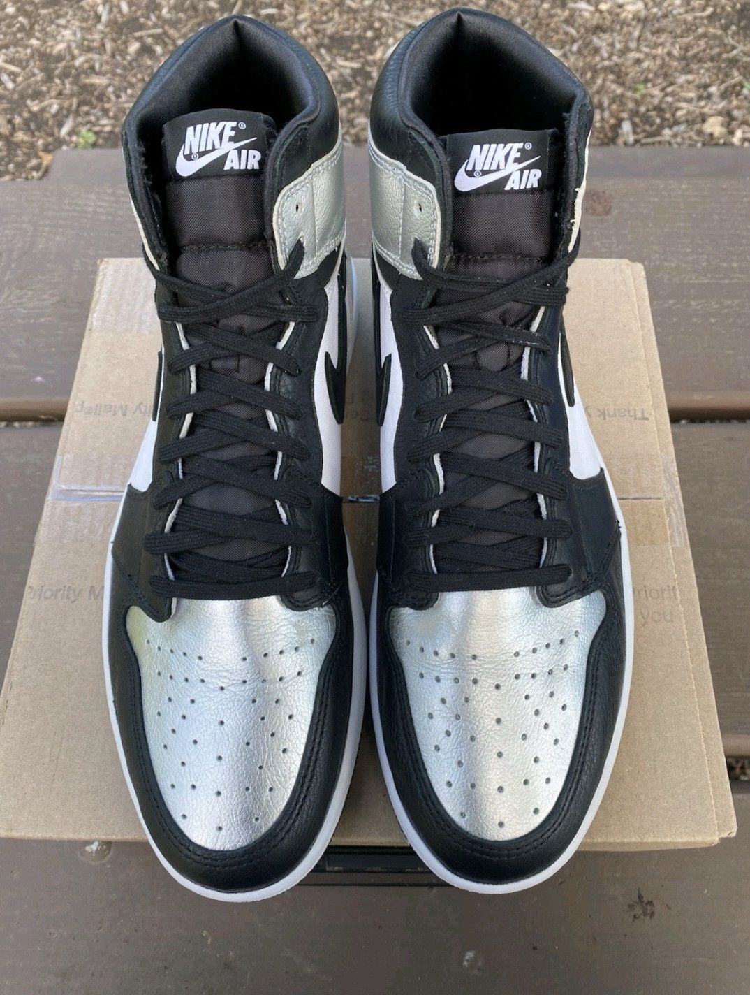 Jordan Brand Air Jordan Retro 1 High OG Silver Toe Size 14.5 W (13 Men) Size US 12 / IT 42 - 2 Thumbnail