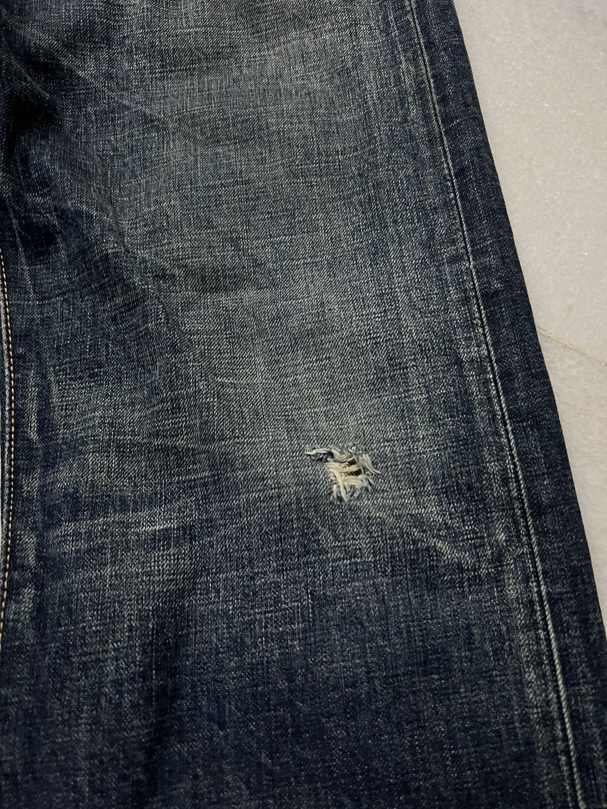 Levi's × Levi's Vintage Clothing VINTAGE 90’s STYLE LEVIS 501 BUTTON FLY DISTRESS JEANS Size US 31 - 6 Thumbnail