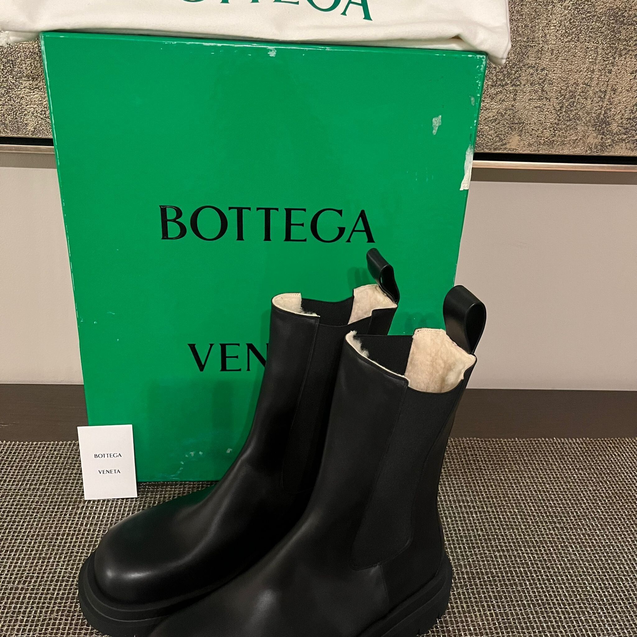 Bottega Veneta Shearling Lug Boots in Black Size US 10.5 / EU 43-44 - 2 Thumbnail