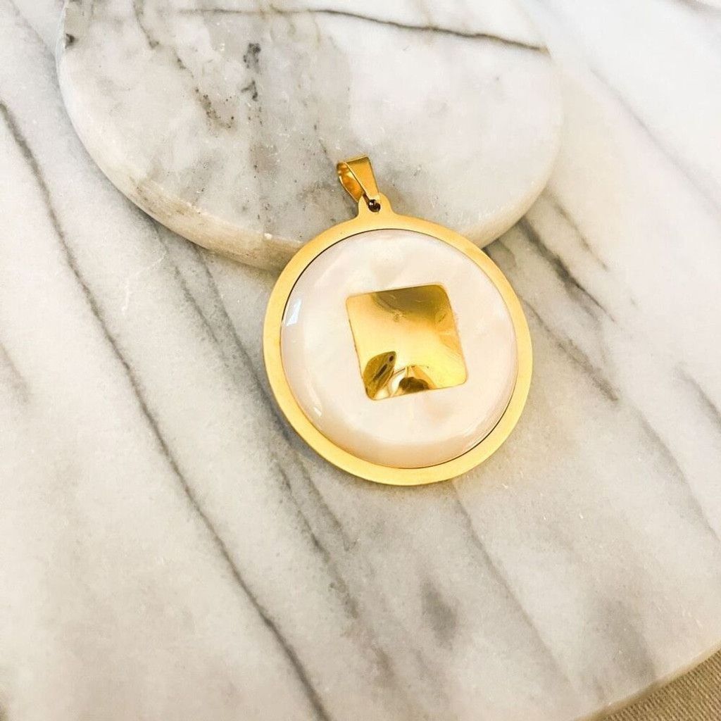 Vintage Vintage Pearlescent White Lucite Pendant Gold Toned Size ONE SIZE - 1 Thumbnail
