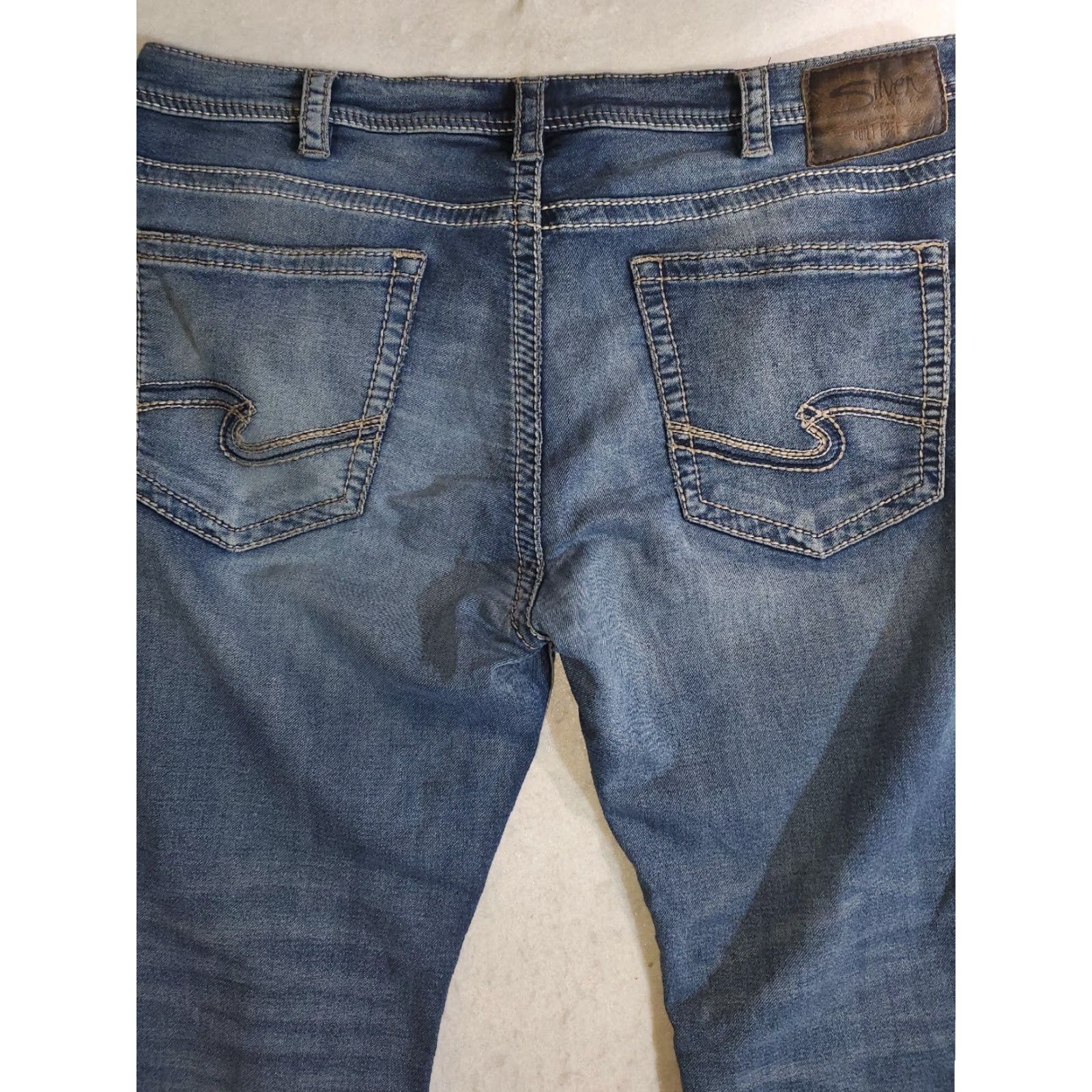 Silver Jeans Co. VINTAGE Silver Jeans Grayson Jeans Classic Medium Wash Mens Sz 40 Capri Length 2 Pair Modified Length Men 40 Blue Denim 5-Pocket Bootcut Capris Size US 40 / EU 56 - 5 Thumbnail