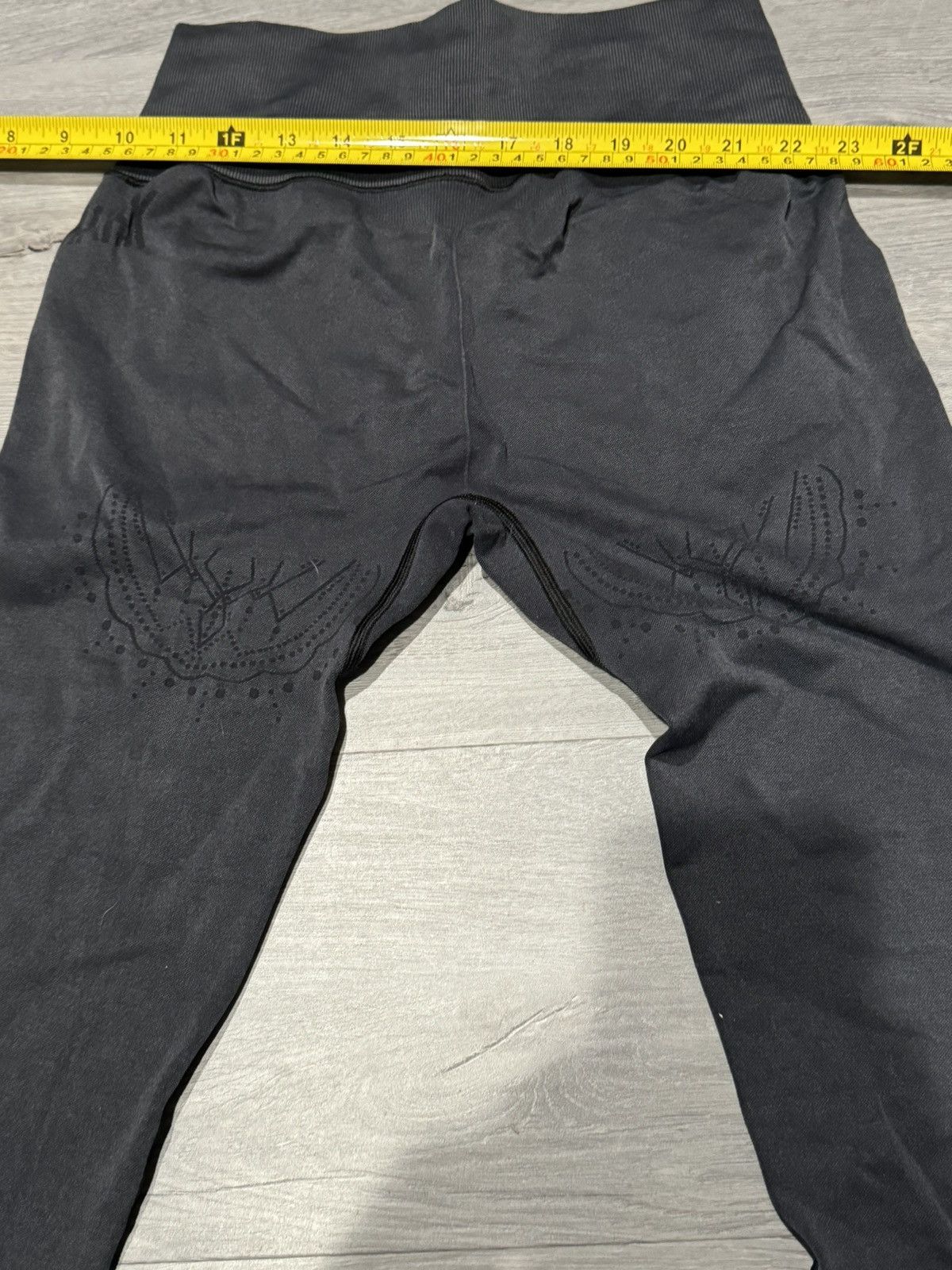 Gymshark GYMSHARK Studio Leggings Mandala Style Size 28" / US 6 / IT 42 - 5 Thumbnail