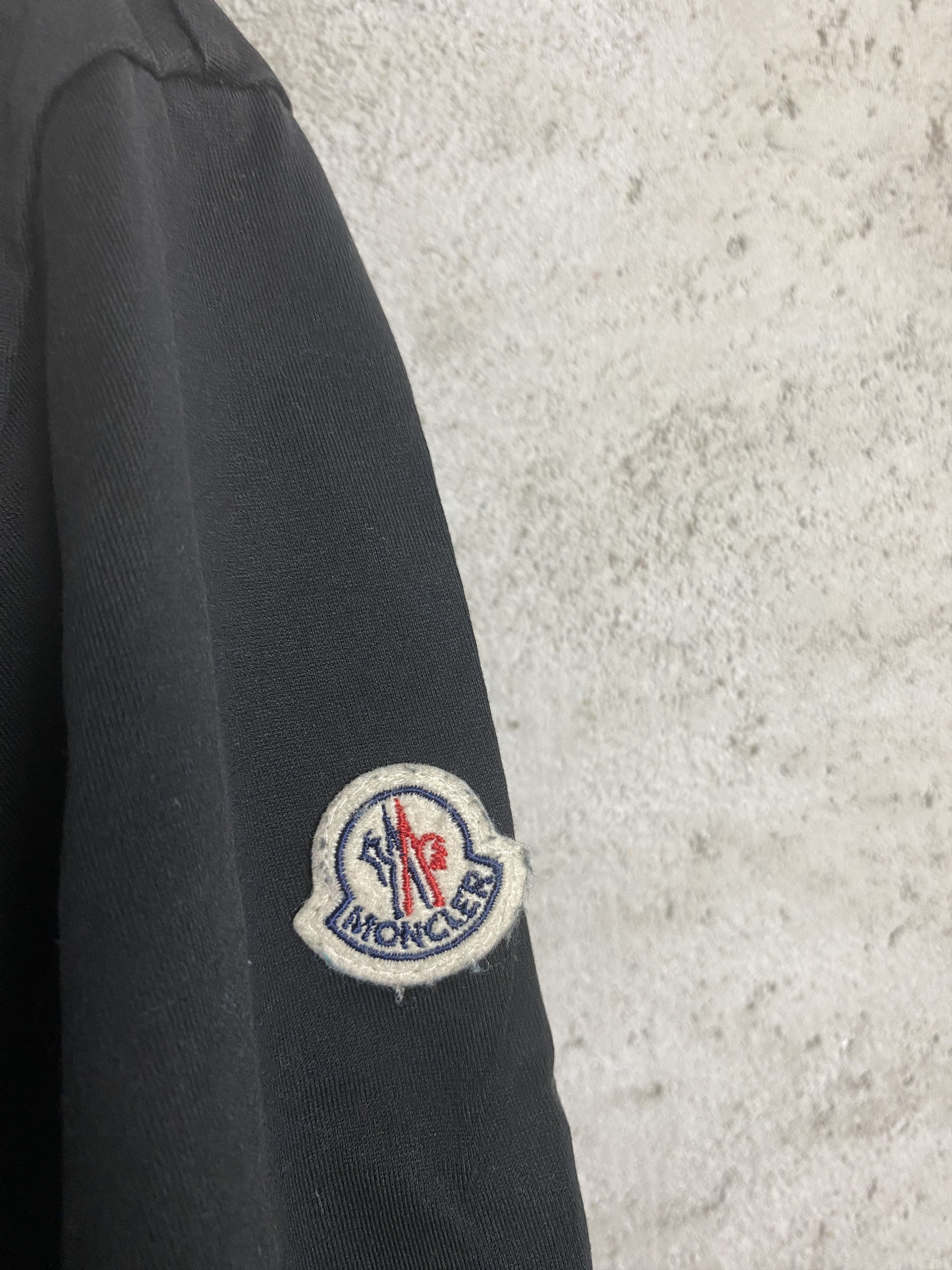 Moncler Moncler small arm logo t-shirt tee casual Size US XL / EU 56 / 4 - 4 Thumbnail