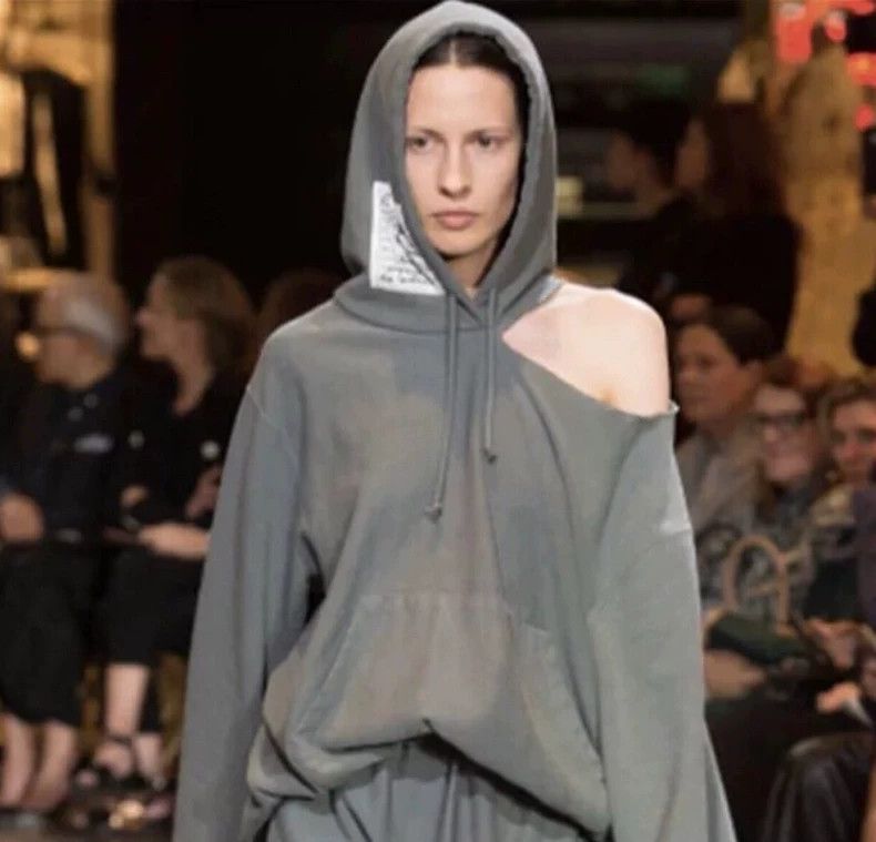Vetements Vetements SS18 Main storyline off-shoulder hoodie Size US XS / EU 42 / 0 - 8 Thumbnail