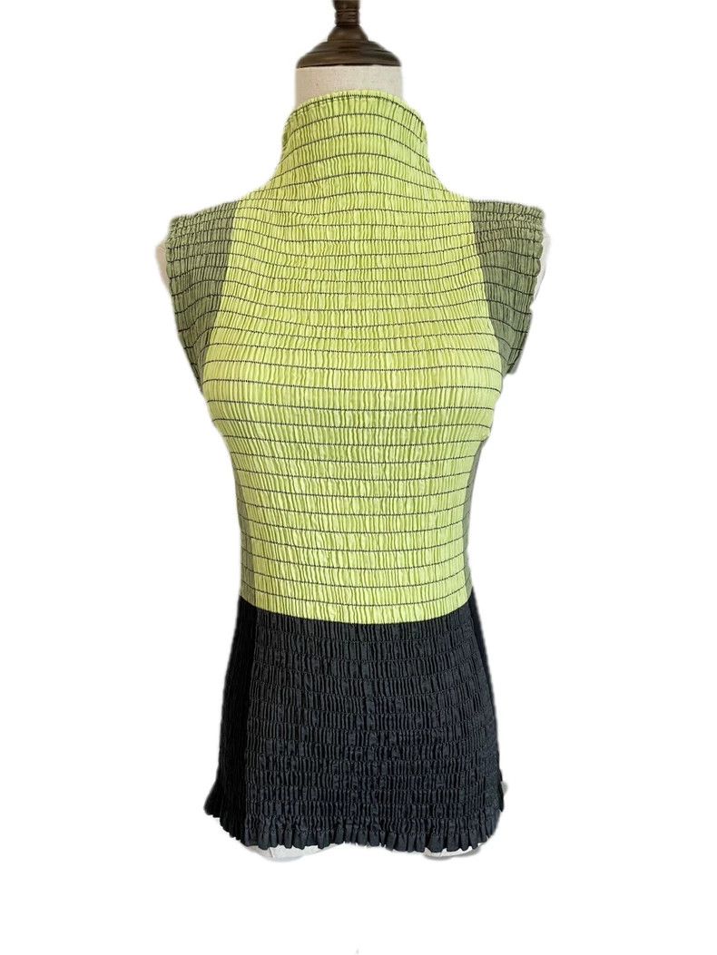 Issey Miyake Issey Miyake Green pleated top Size M / US 6-8 / IT 42-44 - 2 Thumbnail