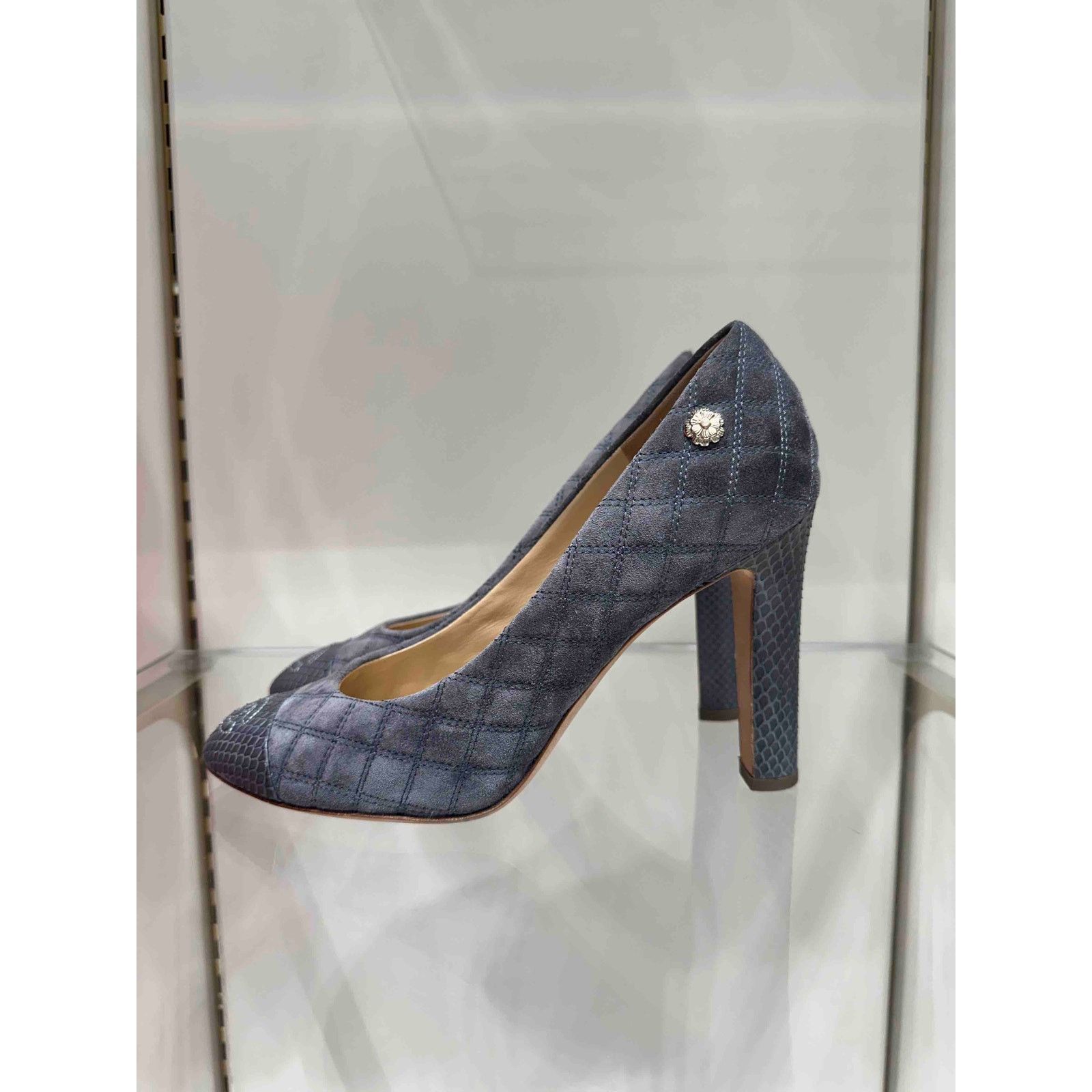Chanel Chic Chanel Grey Quilted Suede Python Cap Toe CC Pumps 38 Size US 7 / IT 37 - 1 Thumbnail