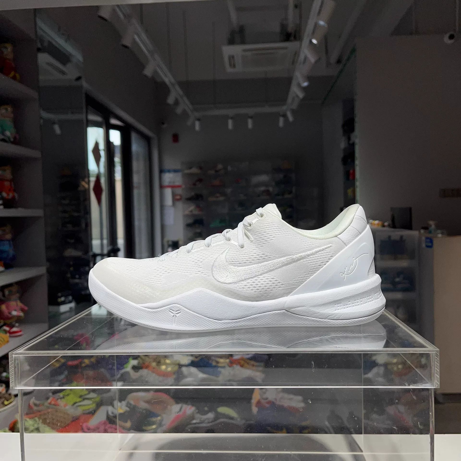 Nike Nike White Lowtop Sneakers 11.5 Men Size US 11.5 / EU 44-45 - 1 Thumbnail