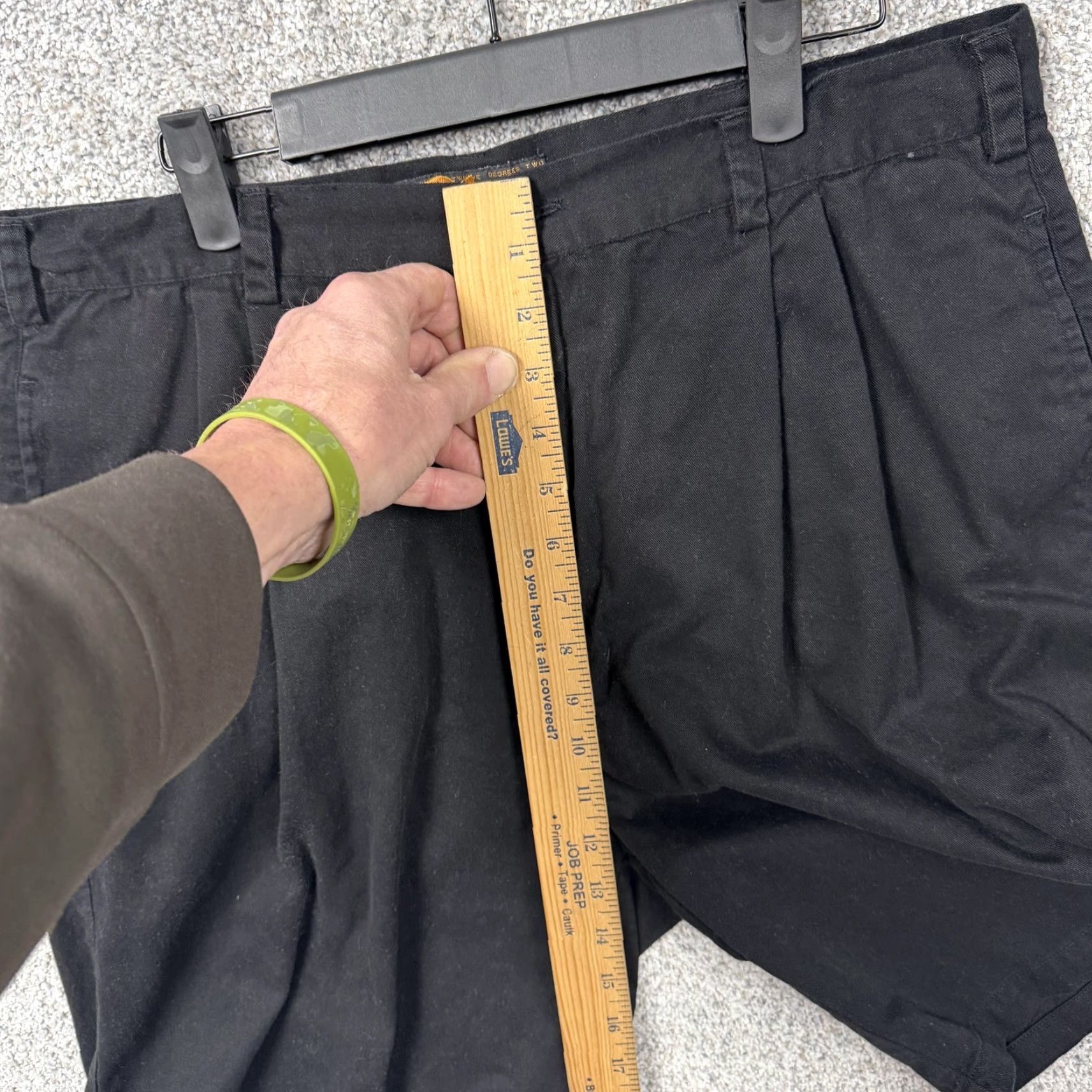 Vintage VINTAGE 212 Degrees Chino Shorts Mens 35x8 Black Pleated Skater Streetwear Size US 35 - 5 Thumbnail
