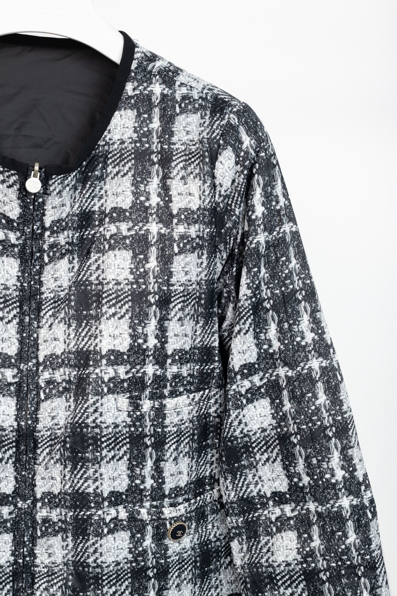 Chanel Chanel Reversible Grey Tweed-Printed & Black Nylon Jacket Size L / US 10 / IT 46 - 7 Thumbnail