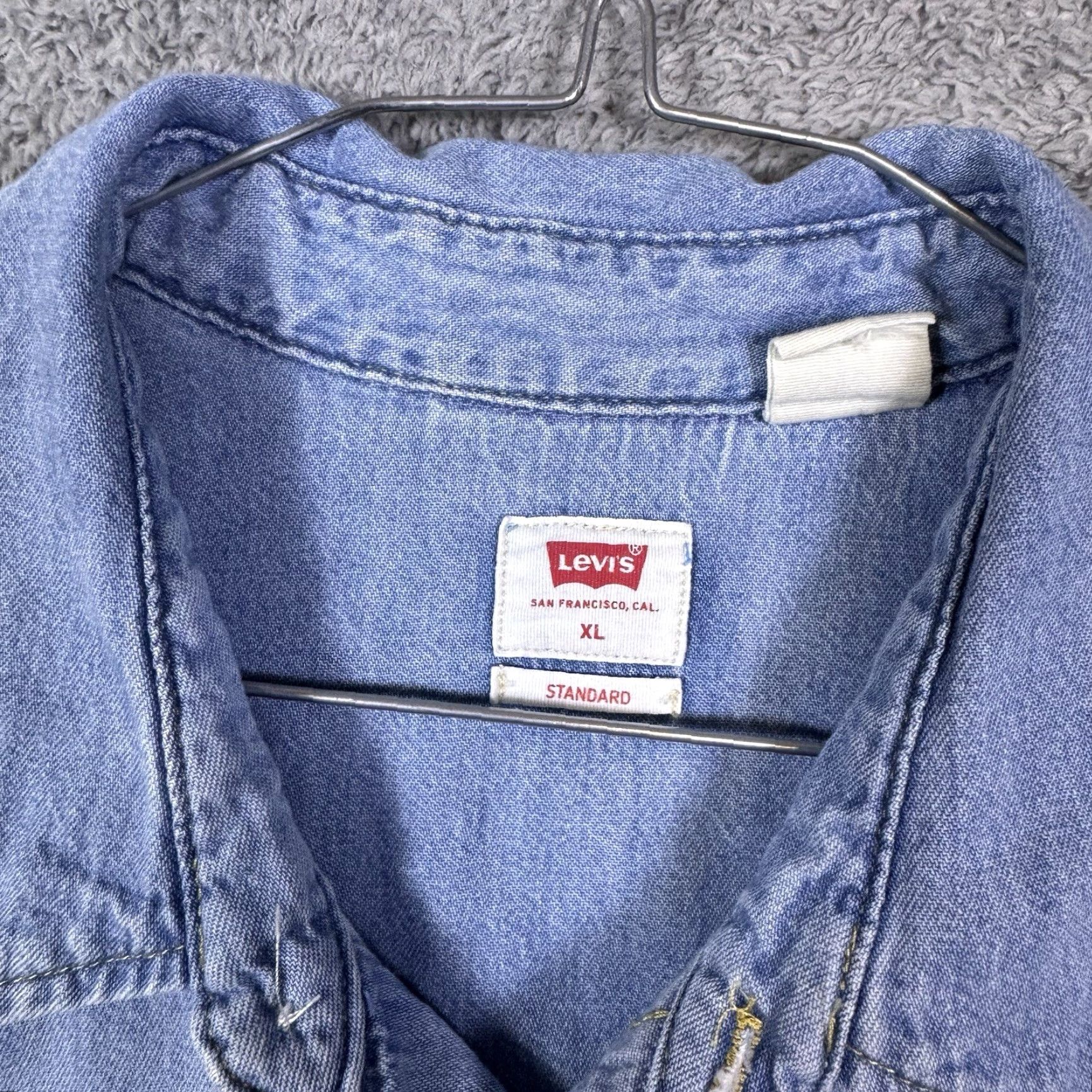 Levi's VINTAGE Levi's Denim Pearl Snap Shirt Men XL Lightwash Western 90s Grunge Cowboy Western Mens XL Blue Denim Pearl Snap Shirt Size US XL / EU 56 / 4 - 6 Thumbnail