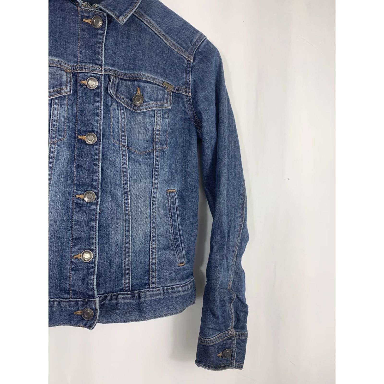 Eddie Bauer VINTAGE Eddie Bauer Button Down Jean Jacket Womens XS Denim Blue Collared Size 26" / US 2 / IT 38 - 3 Thumbnail