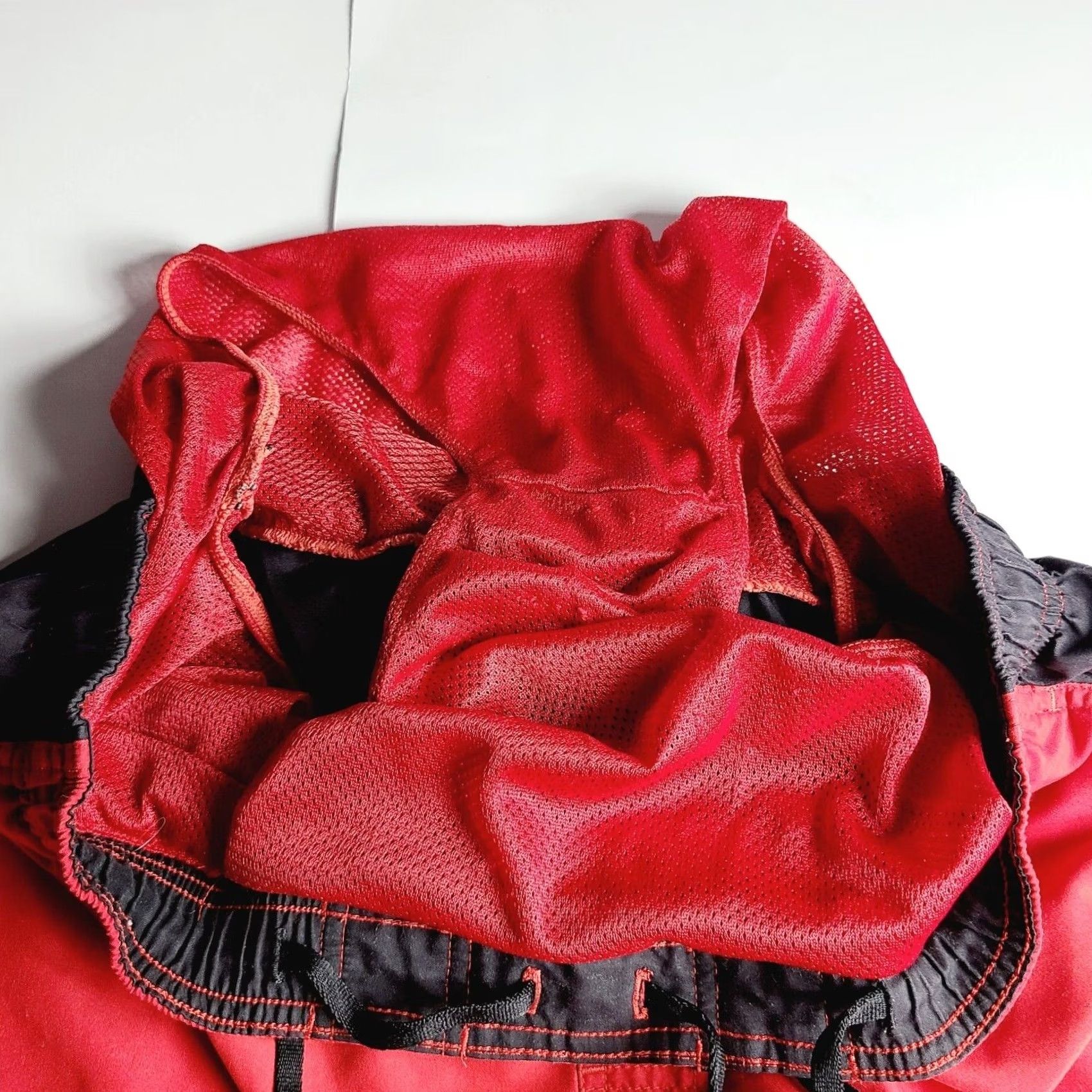 Nike Nike Men's Board Swim Trunks Large Red Black Lined Shorts Pockets Size US 33 - 4 Thumbnail