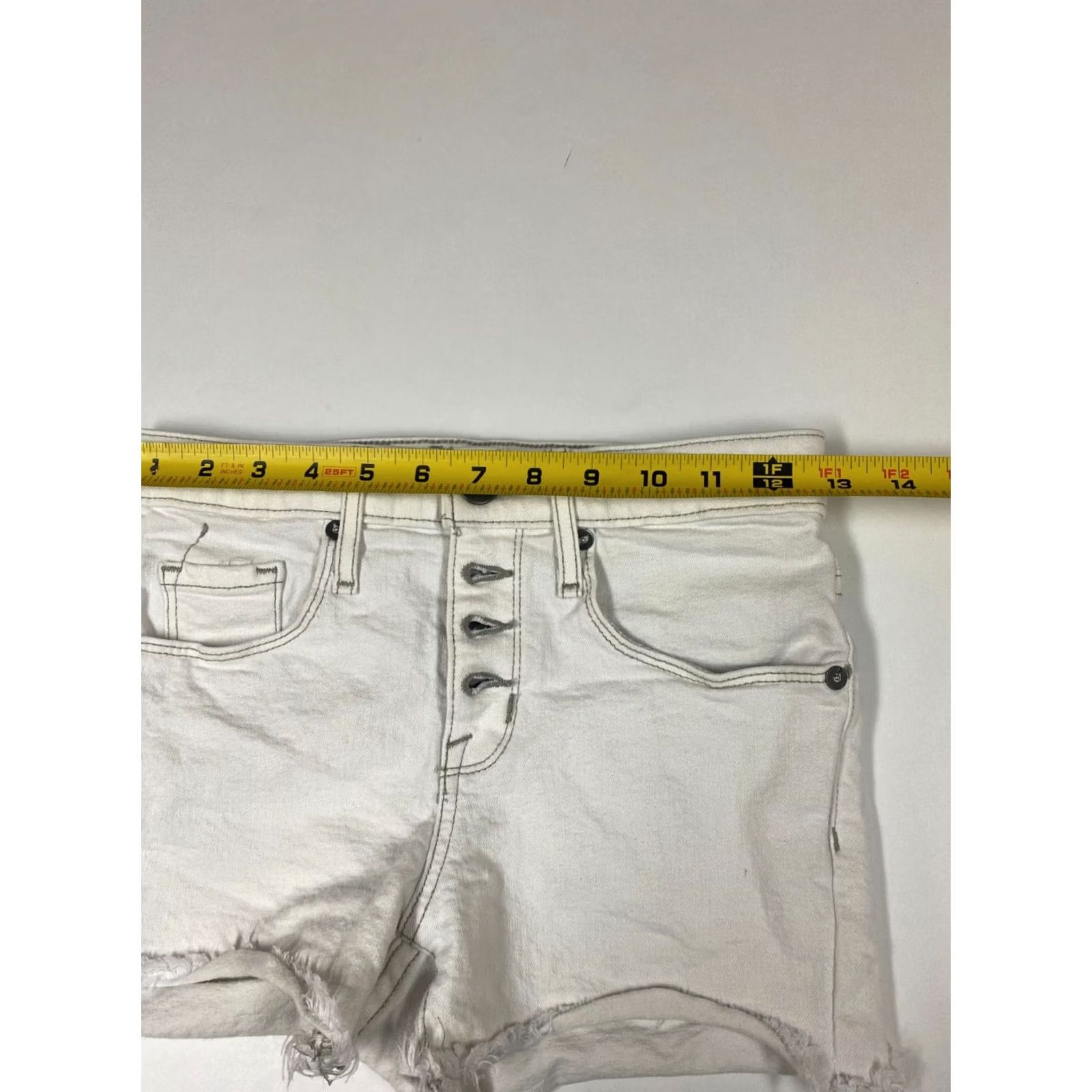 Mossimo Mossimo Womens Shorts 00 High Rise White Denim Cotton Blend Flat Front Zip Plaid Comfort Stretch Casual Regular Mid Rise Size 42" / US 20 - 5 Thumbnail