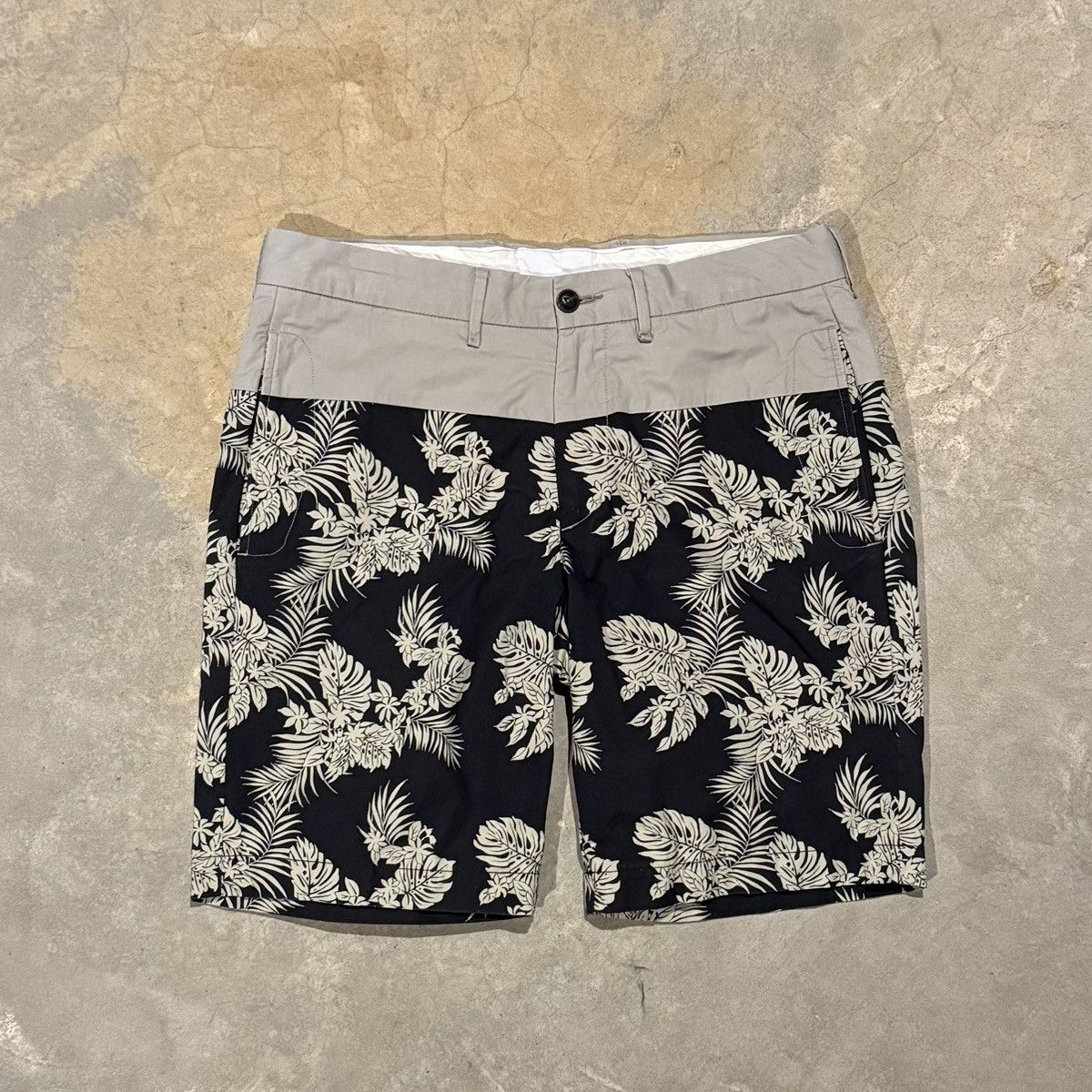 Moncler Moncler Floral Print Khaki Chino Bermuda Shorts Size US 34 / EU 50 - 1 Thumbnail