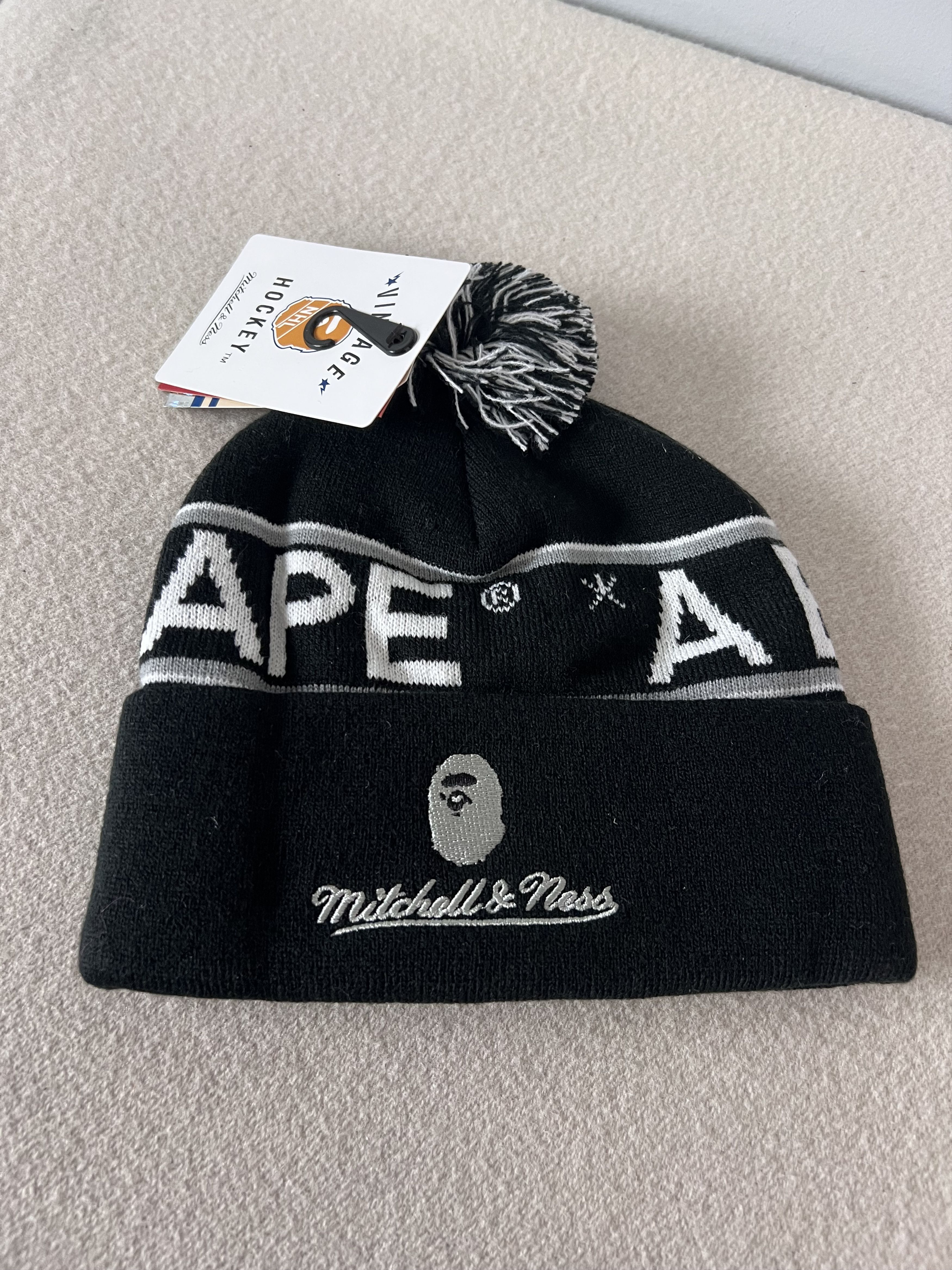 Bape × Mitchell & Ness Bape Mitchell & Ness NHL Los Angeles Kings Pom Beanie Size ONE SIZE - 1 Thumbnail