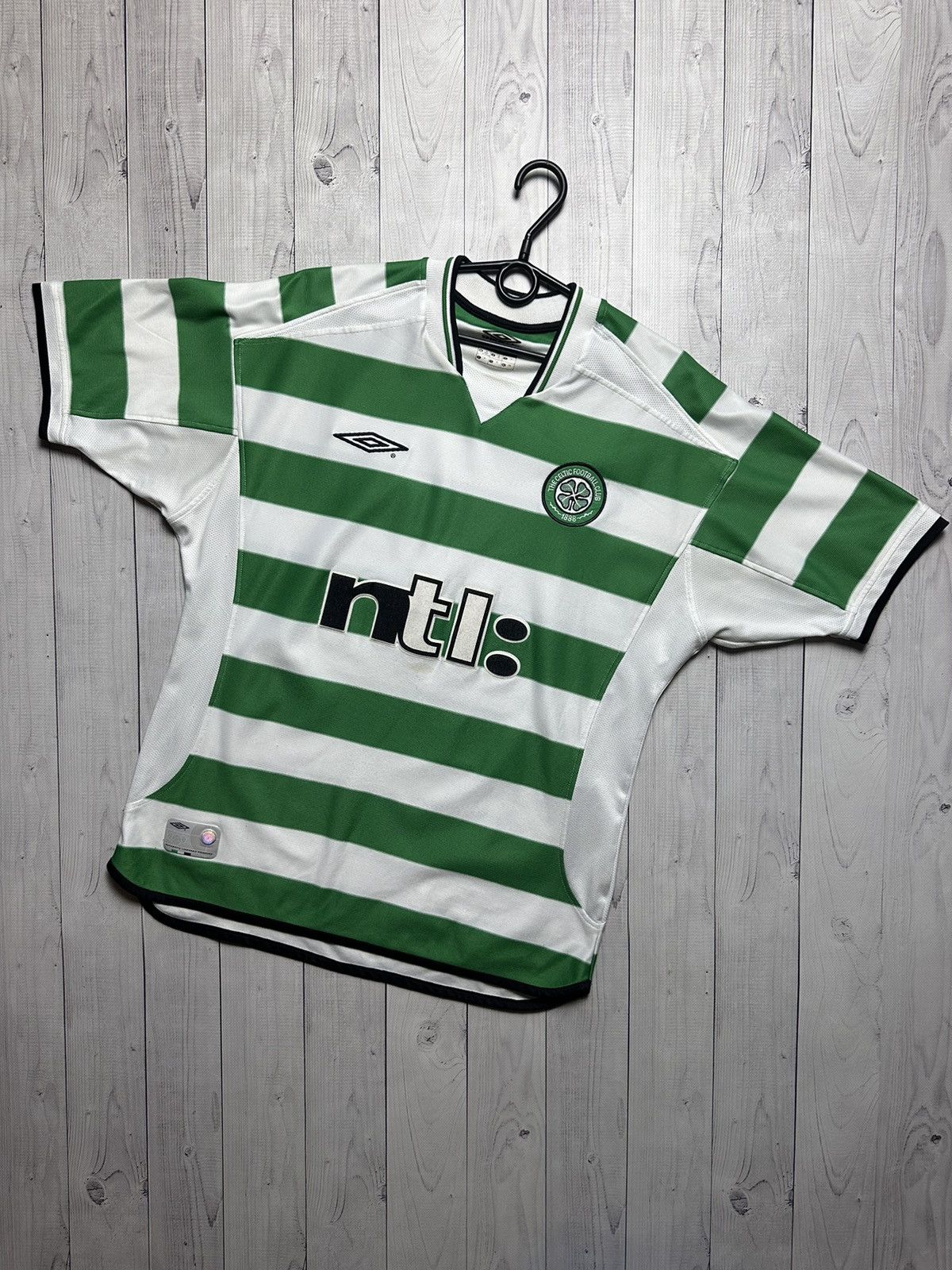 Vintage Celtic soccer jersey Umbro striped size M