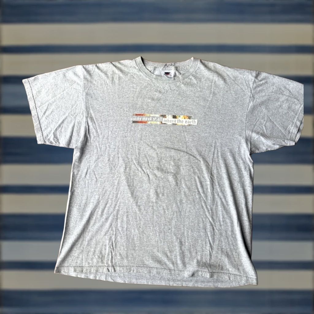 Nike VINTAGE Nike Football Helmet Inherit The Earth T-Shirt Large Men Shirt 90s Sports Graphic Print Gray Cotton Crew Neck Short Sleeve Logo Size US L / EU 52-54 / 3 - 1 Thumbnail