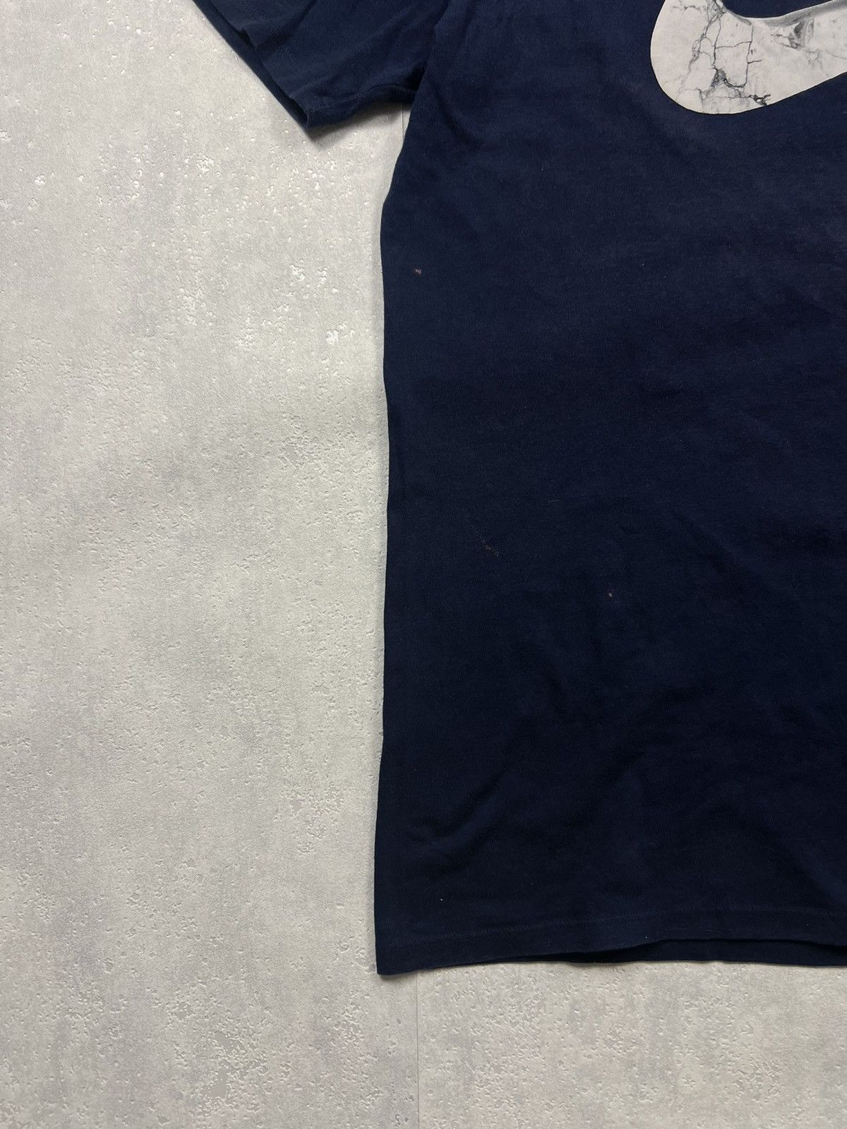 Nike 00’s NIKE BIG SWOOSH LOGO Y2K TEE STONE LOGO Size US XL / EU 56 / 4 - 5 Thumbnail