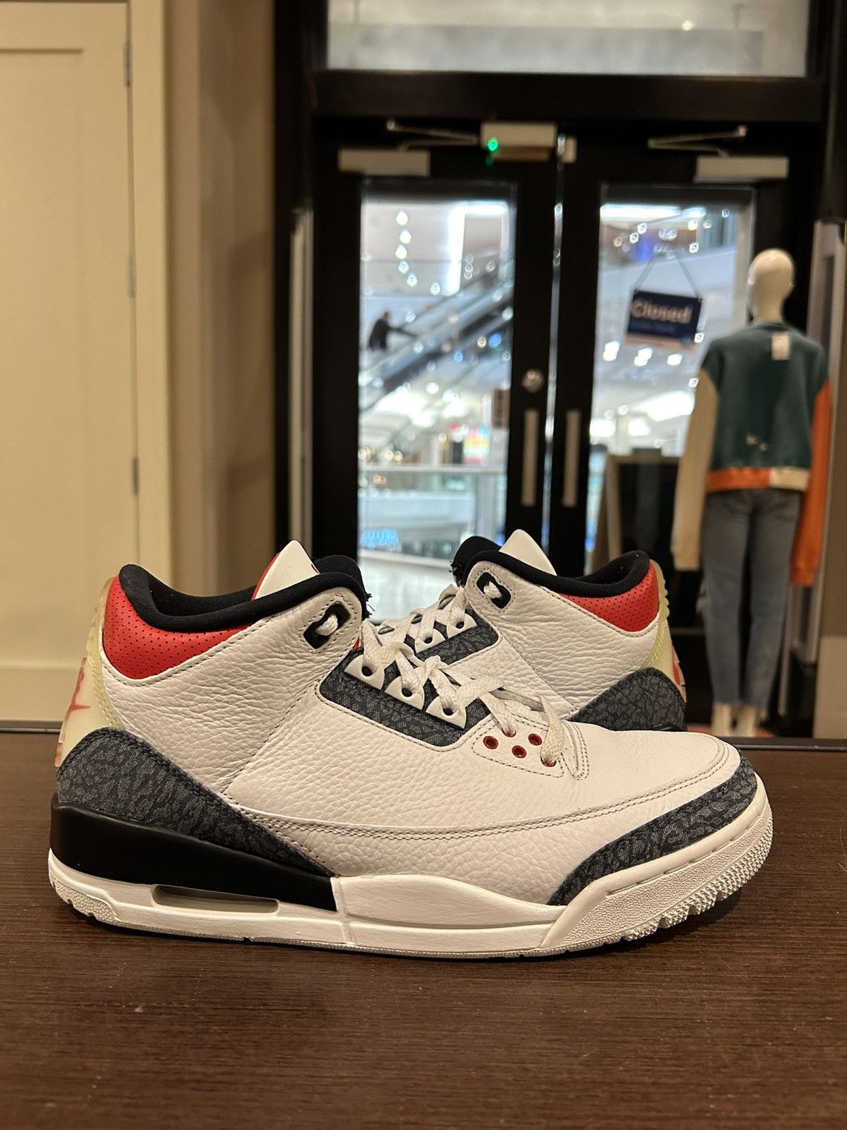 Jordan Brand Jordan 3 Retro SE ‘Fire Red Denim’ Size US 9.5 / EU 42-43 - 2 Thumbnail
