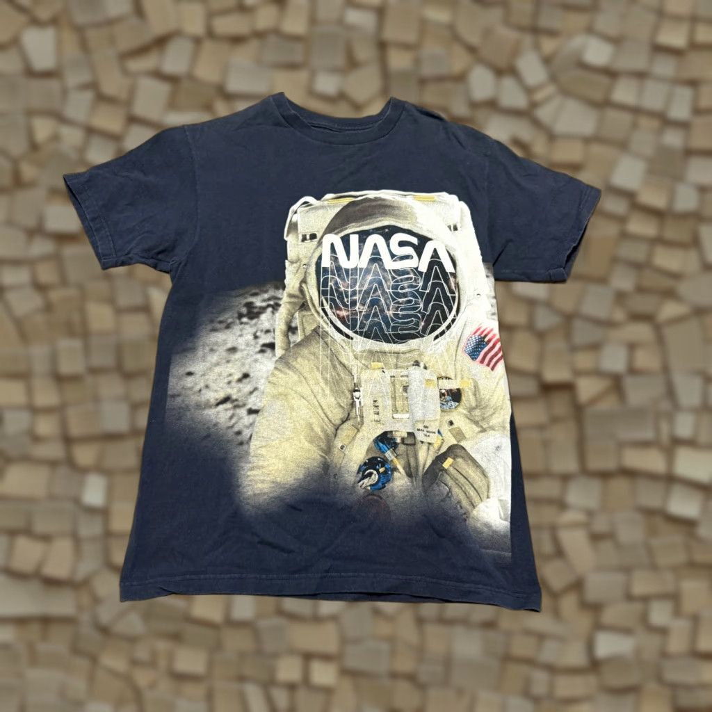 NASA We Love Fine Shirt Men’s Medium Navy Blue NASA Astronaut Graphic Print Size US M / EU 48-50 / 2 - 1 Thumbnail