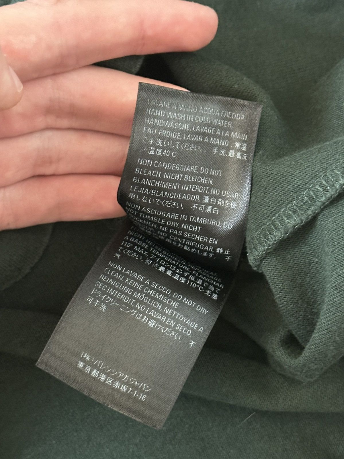 Balenciaga balenciaga copyright tshirt Size US L / EU 52-54 / 3 - 3 Thumbnail