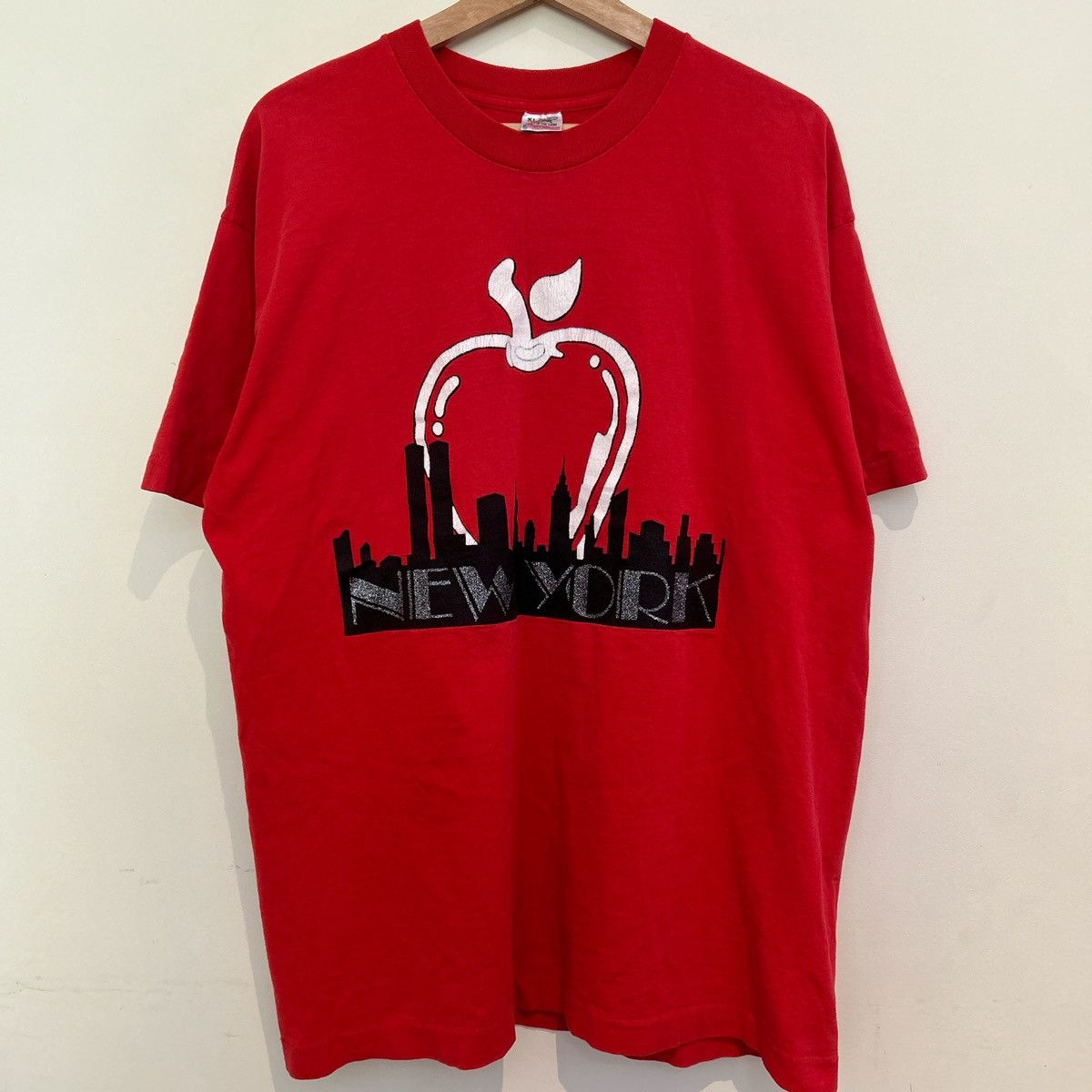 Fruit Of The Loom Vintage 90s Fruit Of The Loom New York City Big Apple Tee Size US XL / EU 56 / 4 - 1 Thumbnail